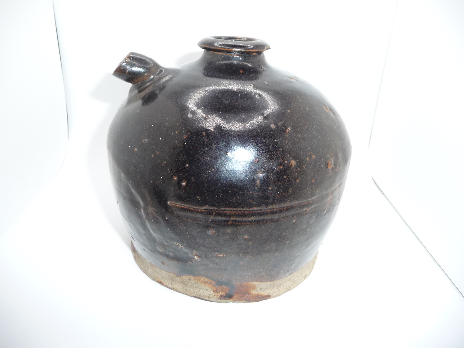 19th-century Chinese ceramic wine or soy sauce jug
