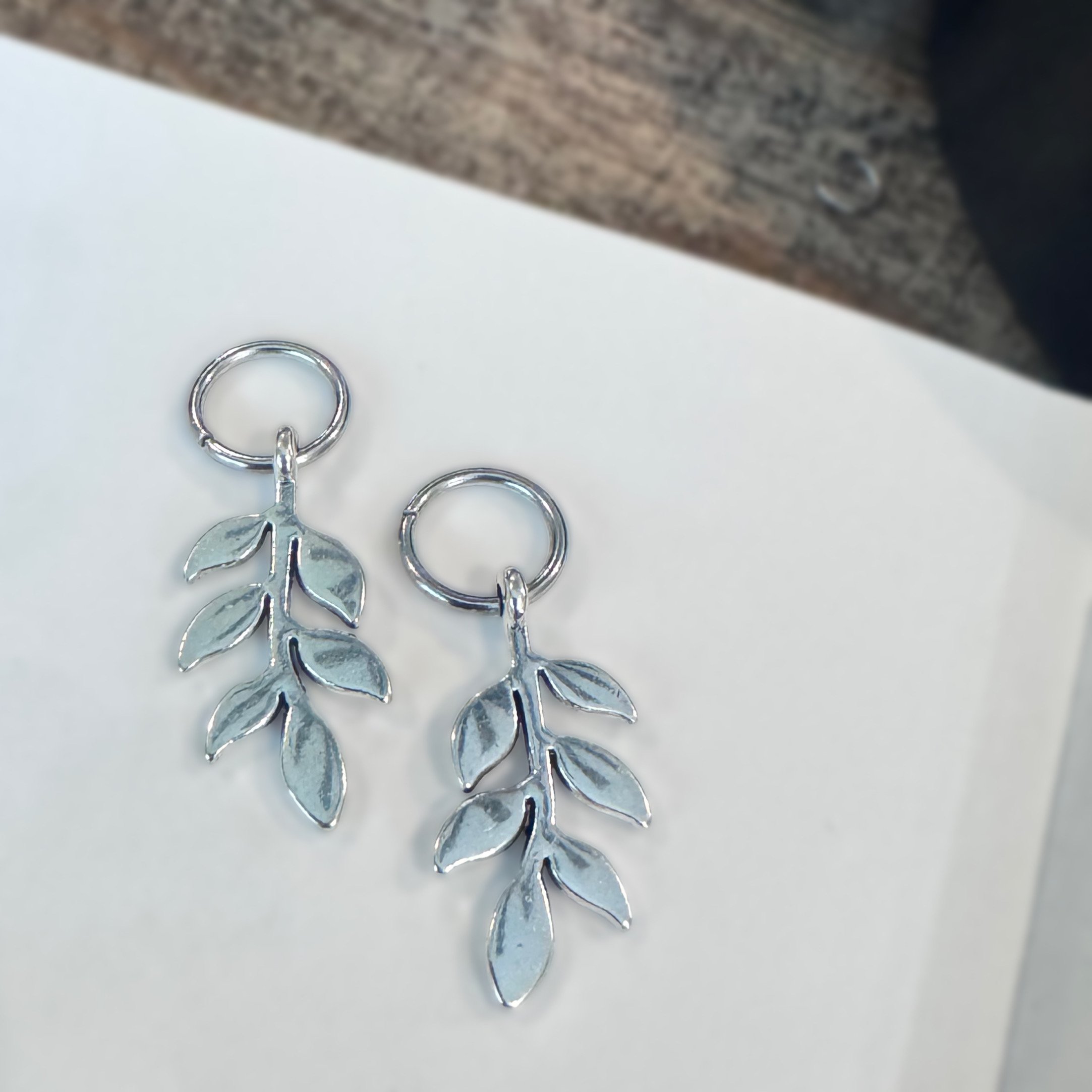 Elegant Leafs