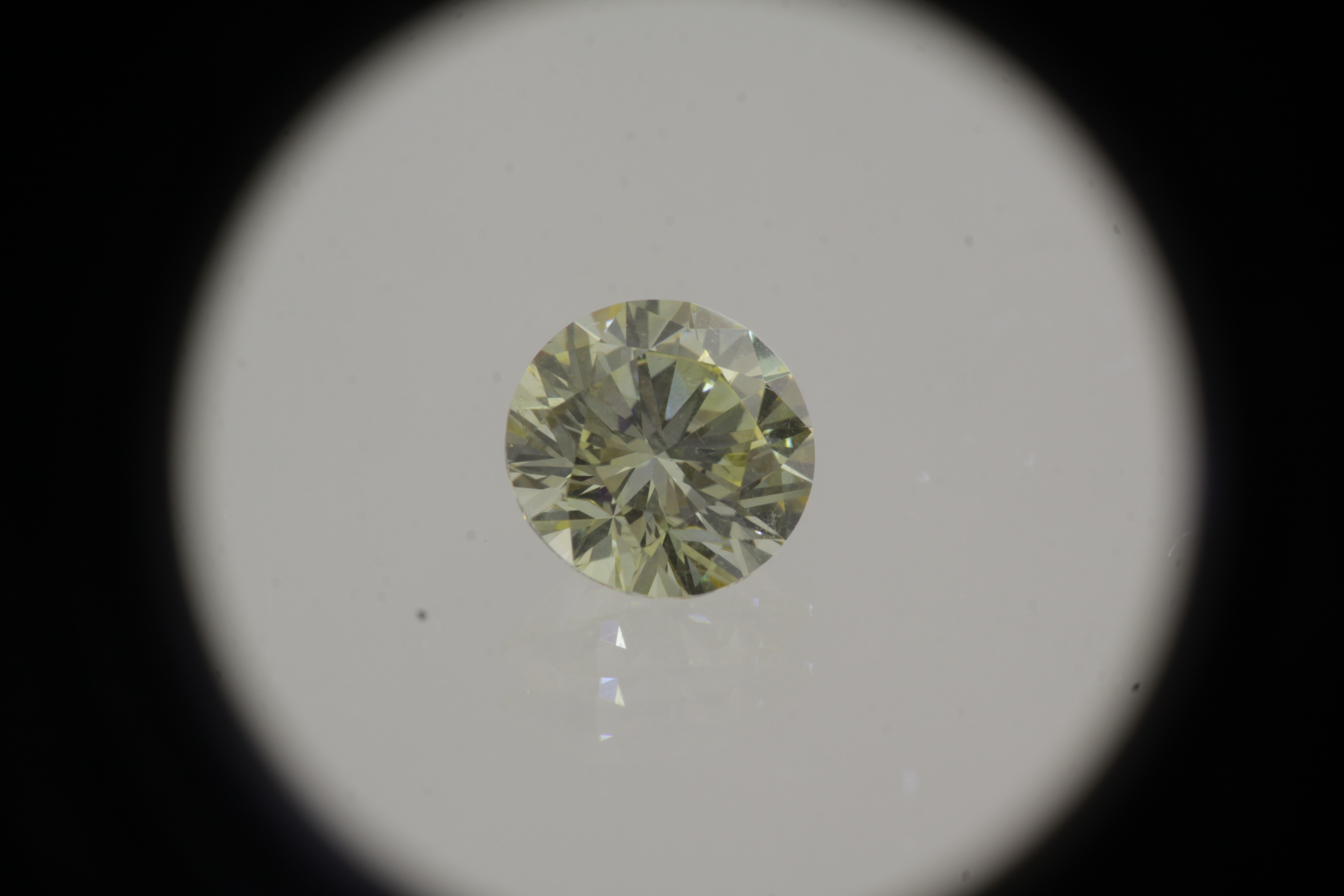 Natūralus briliantas J, SI1