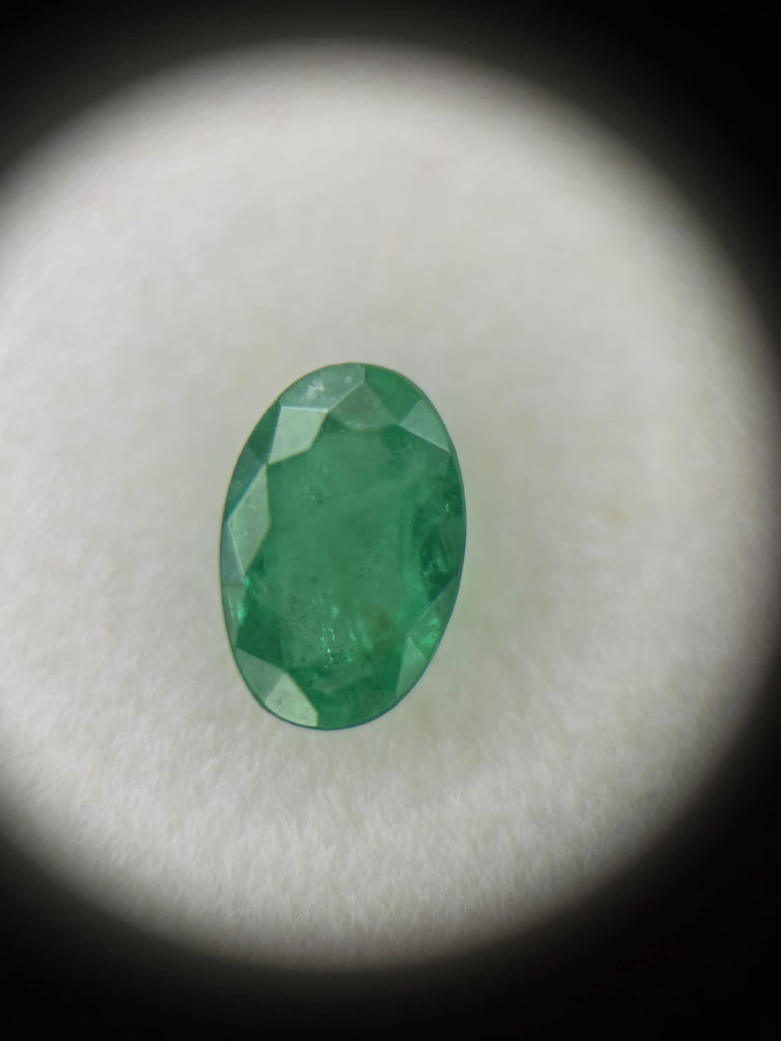 Ovalios formos Smaragdas