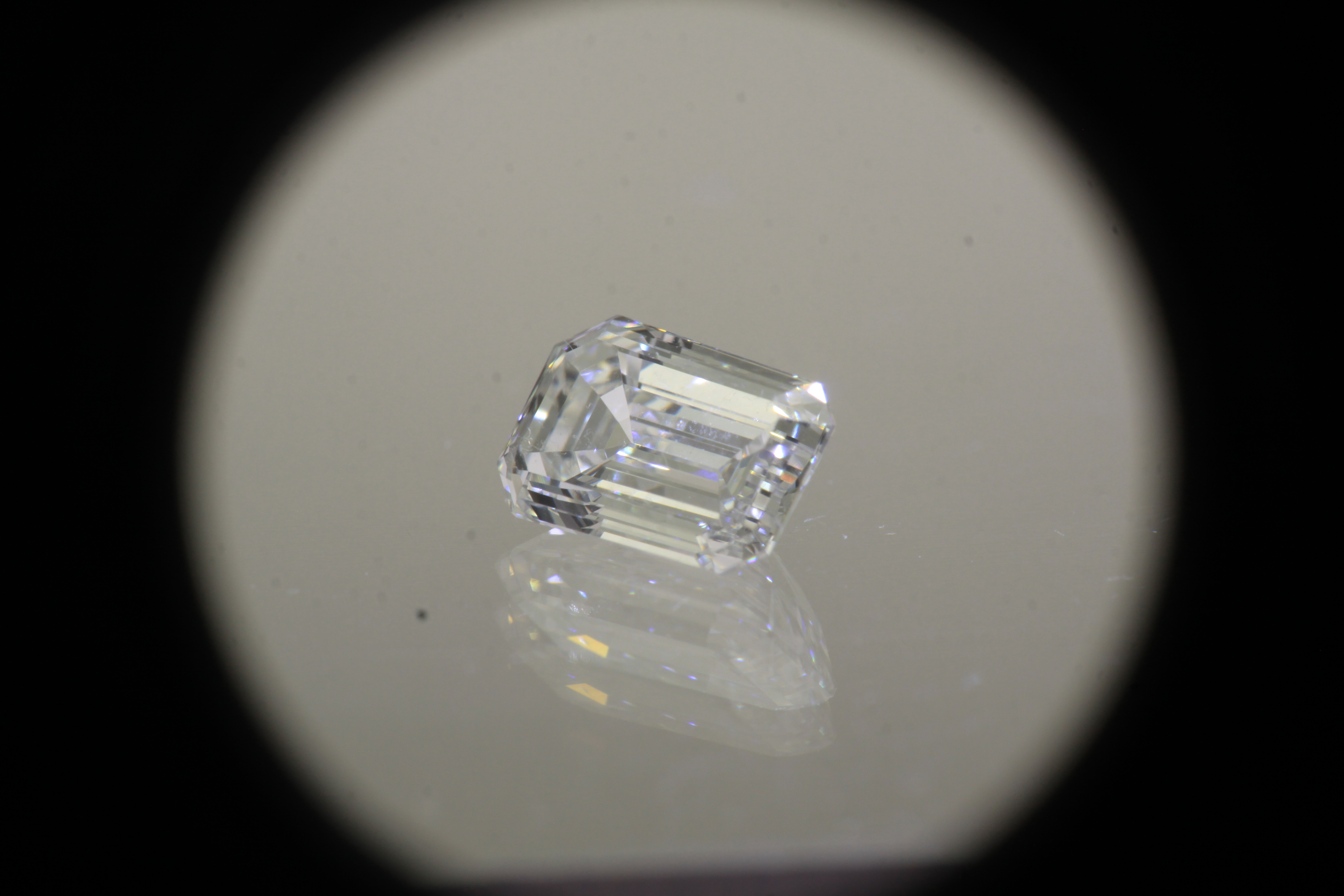 Stačiakompio formos labaratorinis deimantas F, VS1