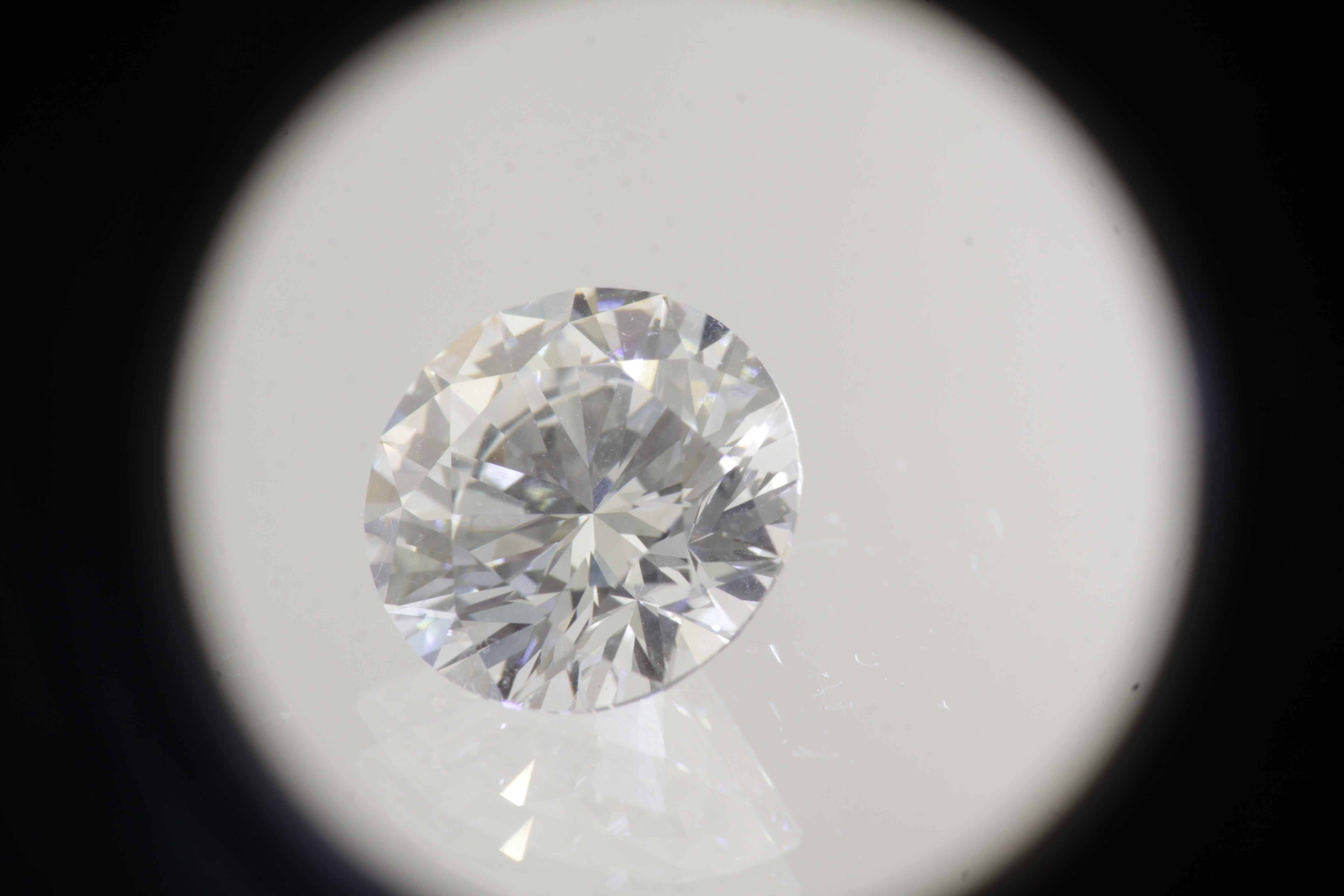 Labaratoriniai briliantai E, VS1