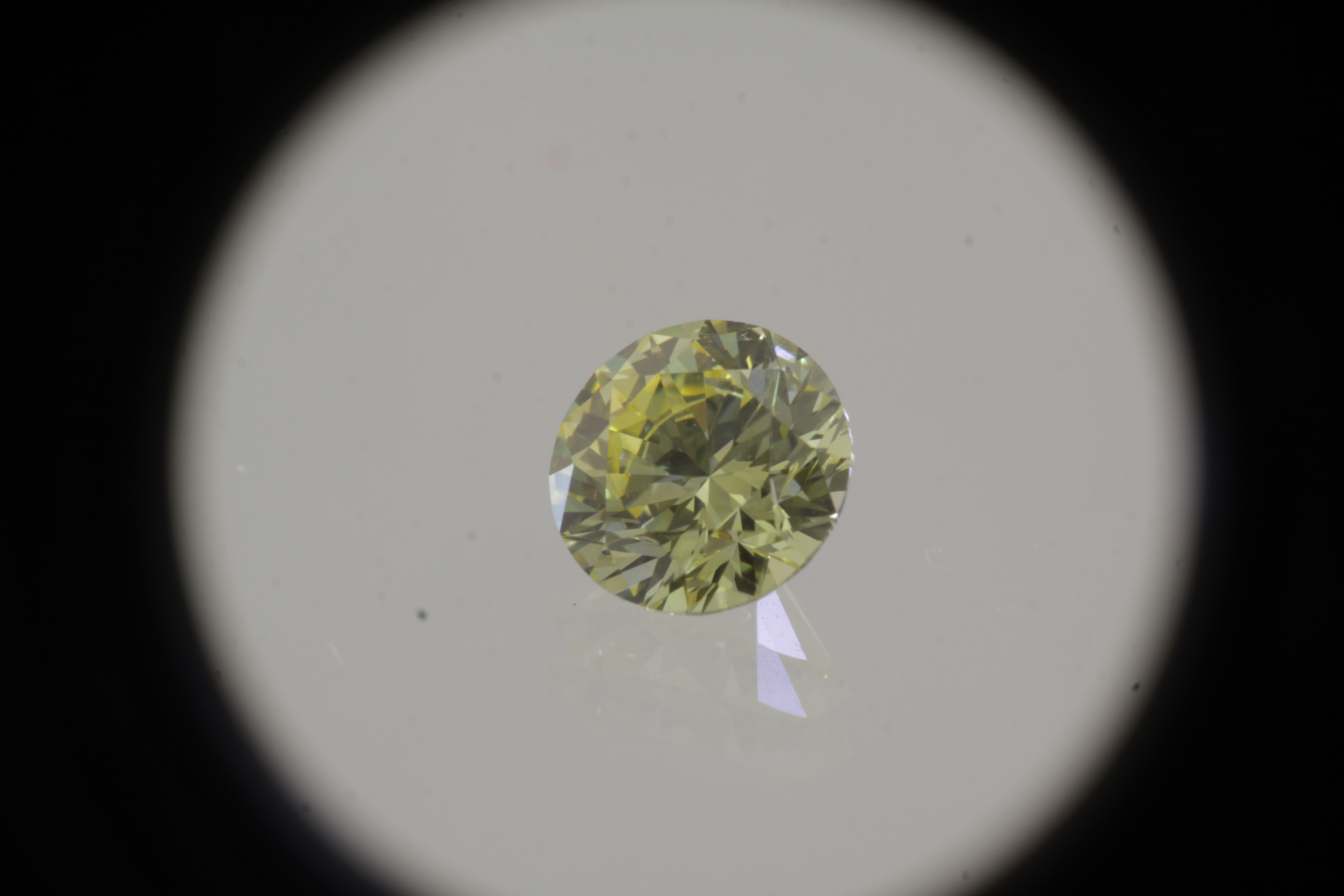 Labaratorinis Deimantas Vivid Yellow (0,52ct/VS2)