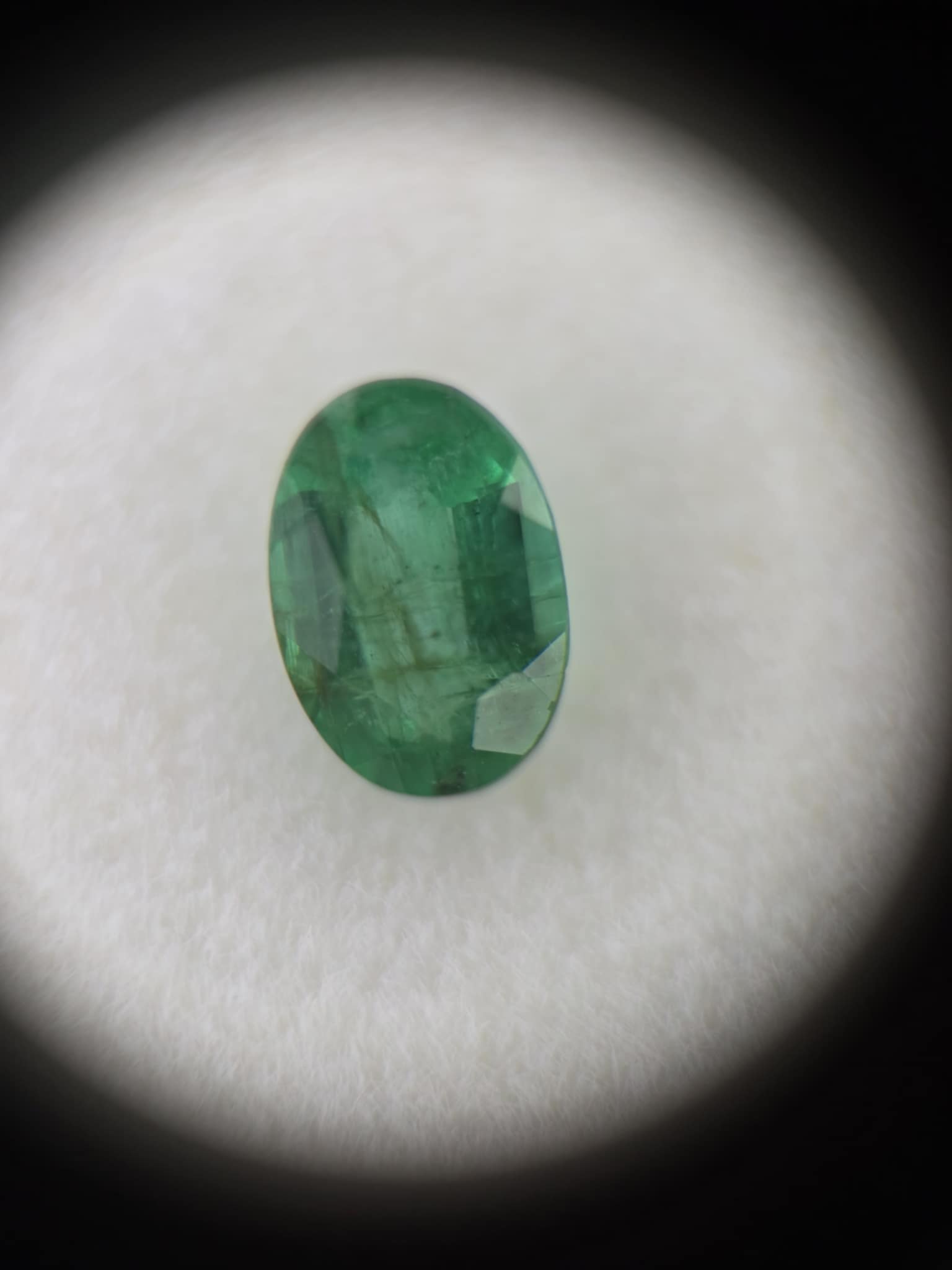 Ovalios formos Smaragdas