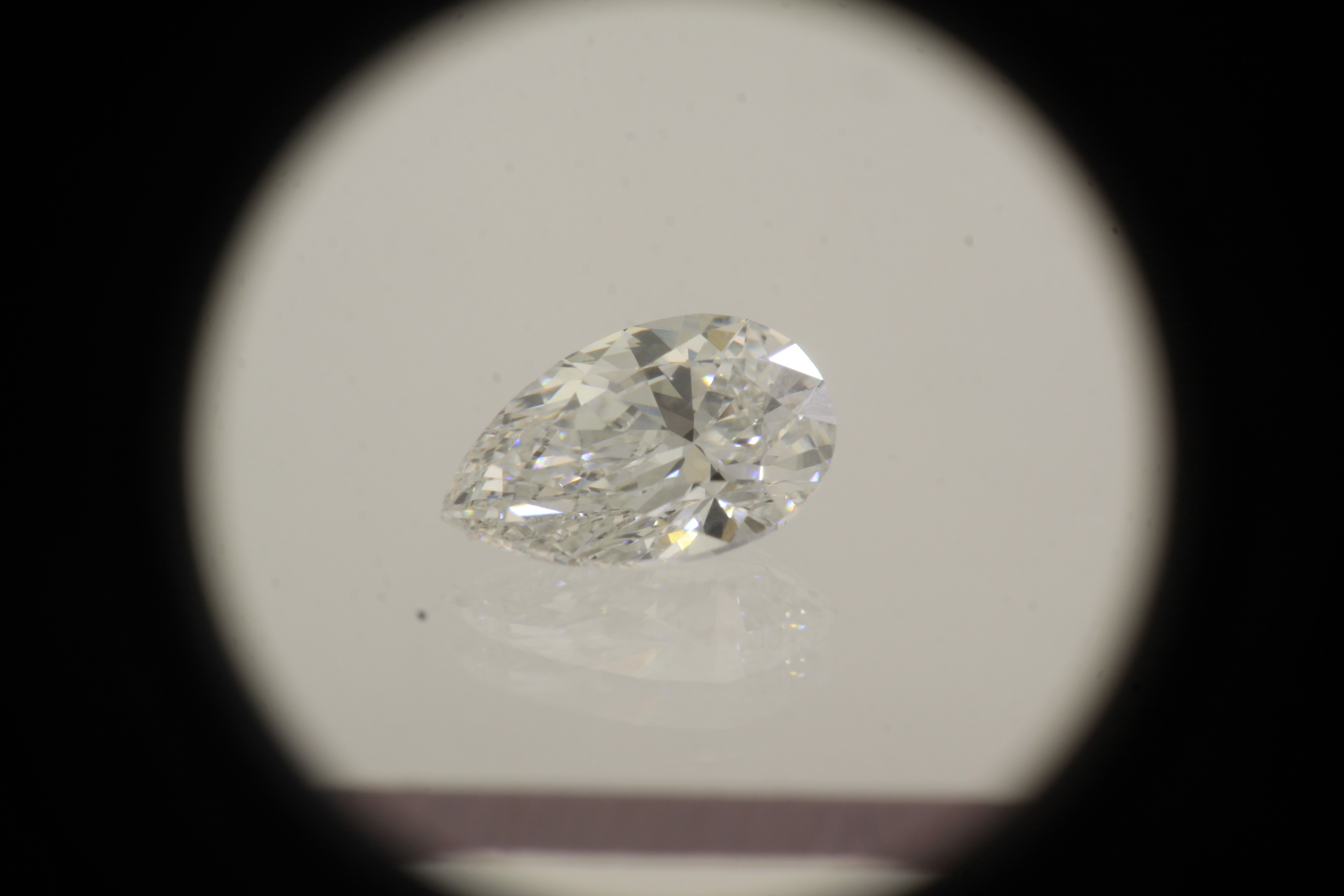 Kriašės formos labarotinis deimantas F, VS1