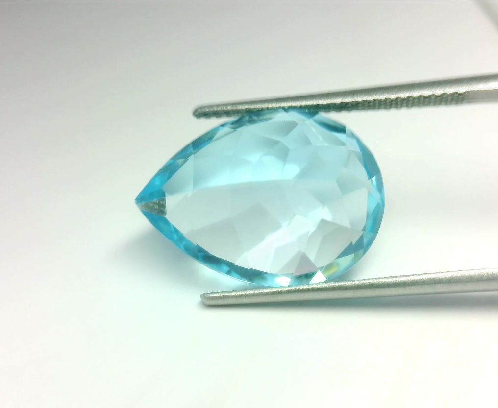 Lašo formos Topazas