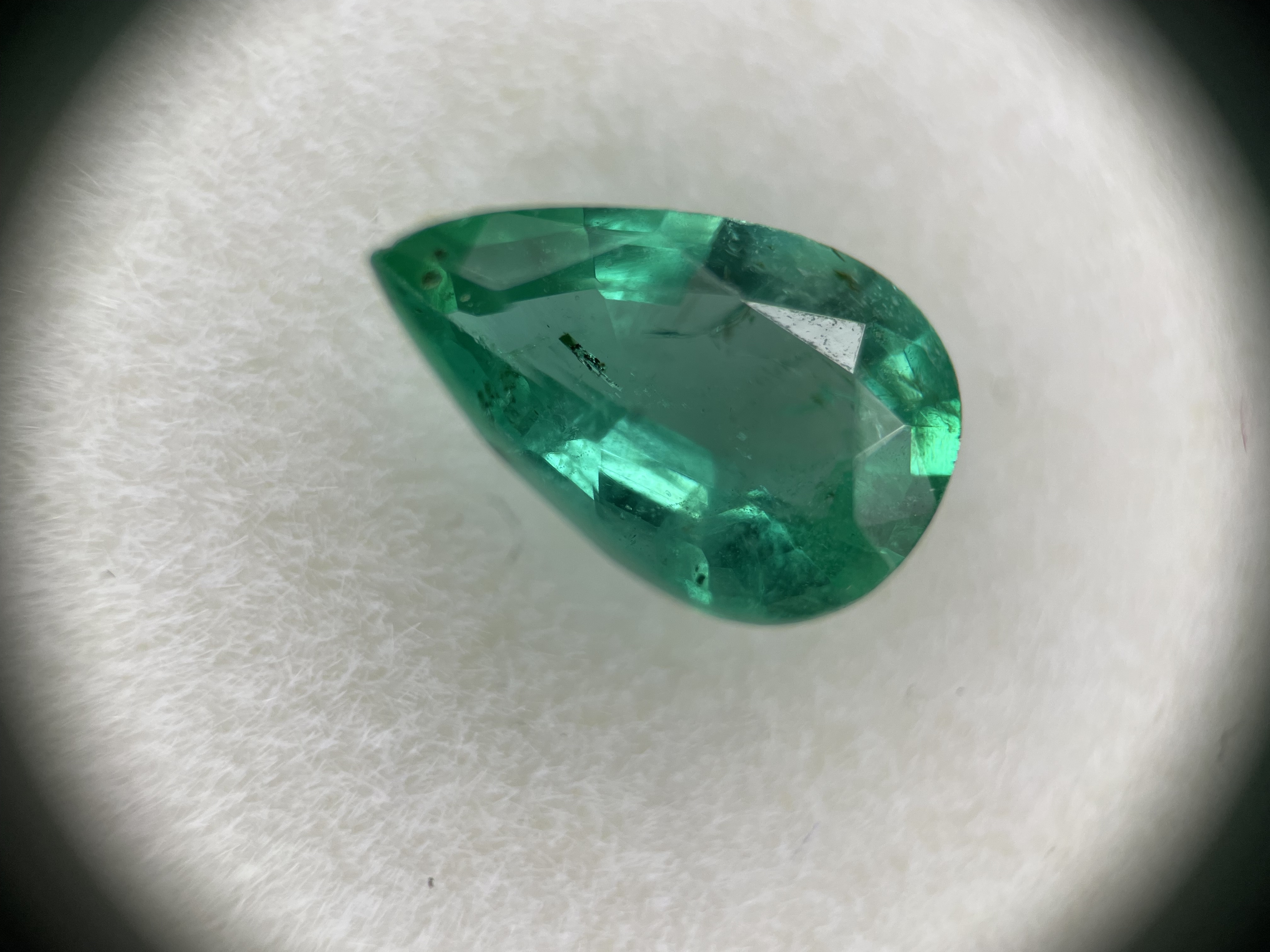 Lašo formos Smaragdas