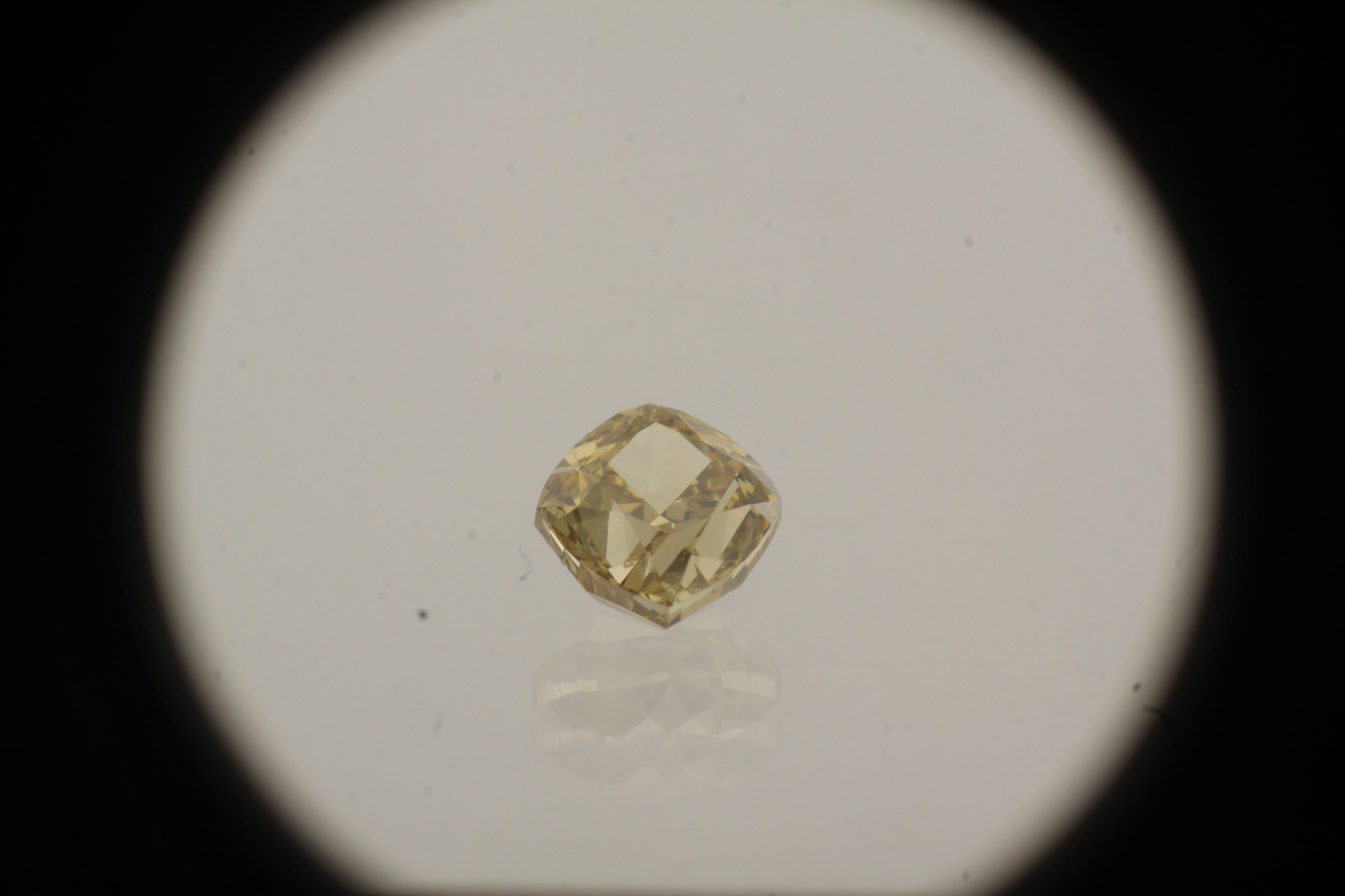 Pagalvėlės formos deimantas Fancy Light Brown, SI2