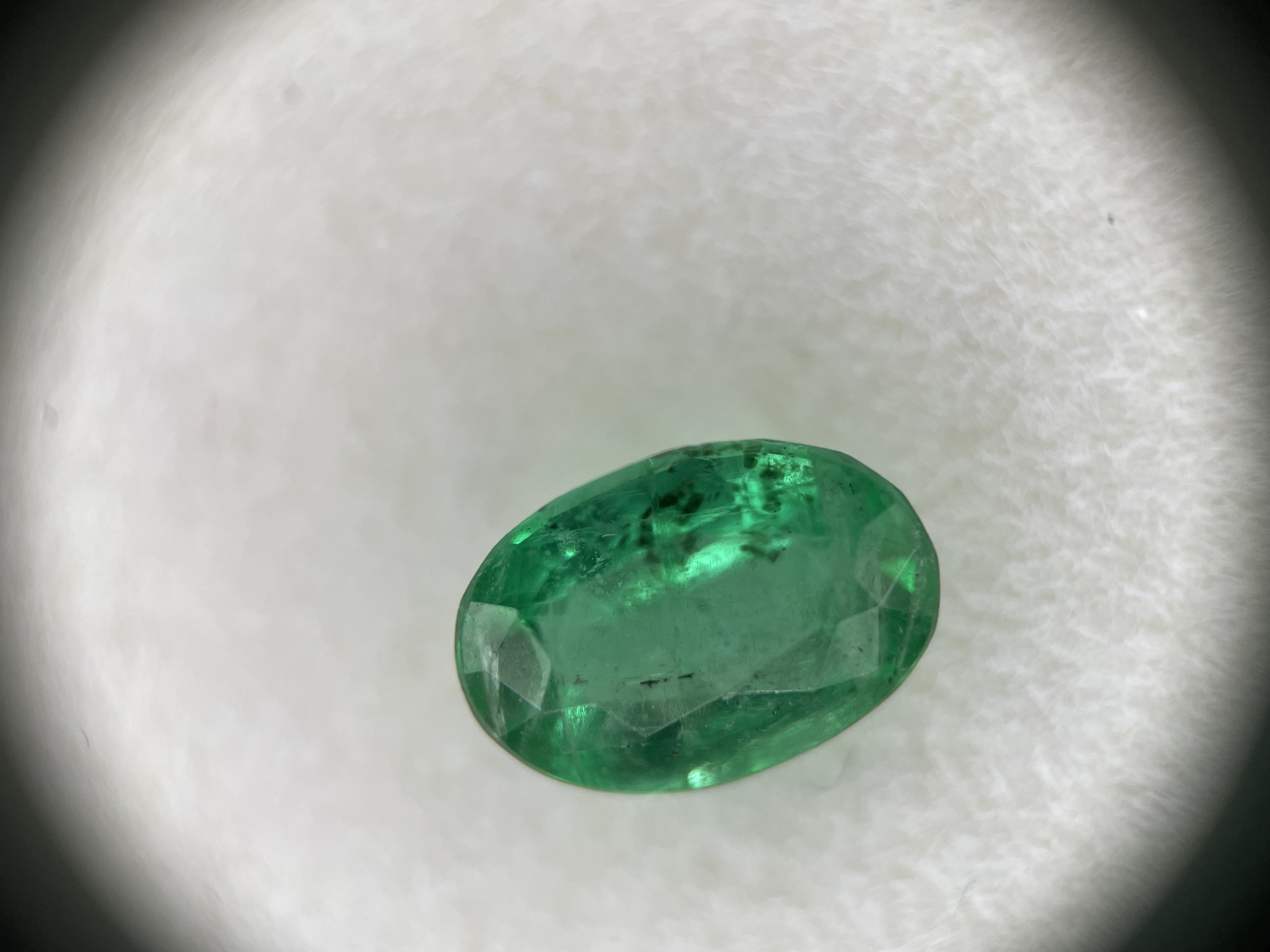 Ovalios formos Smaragdas