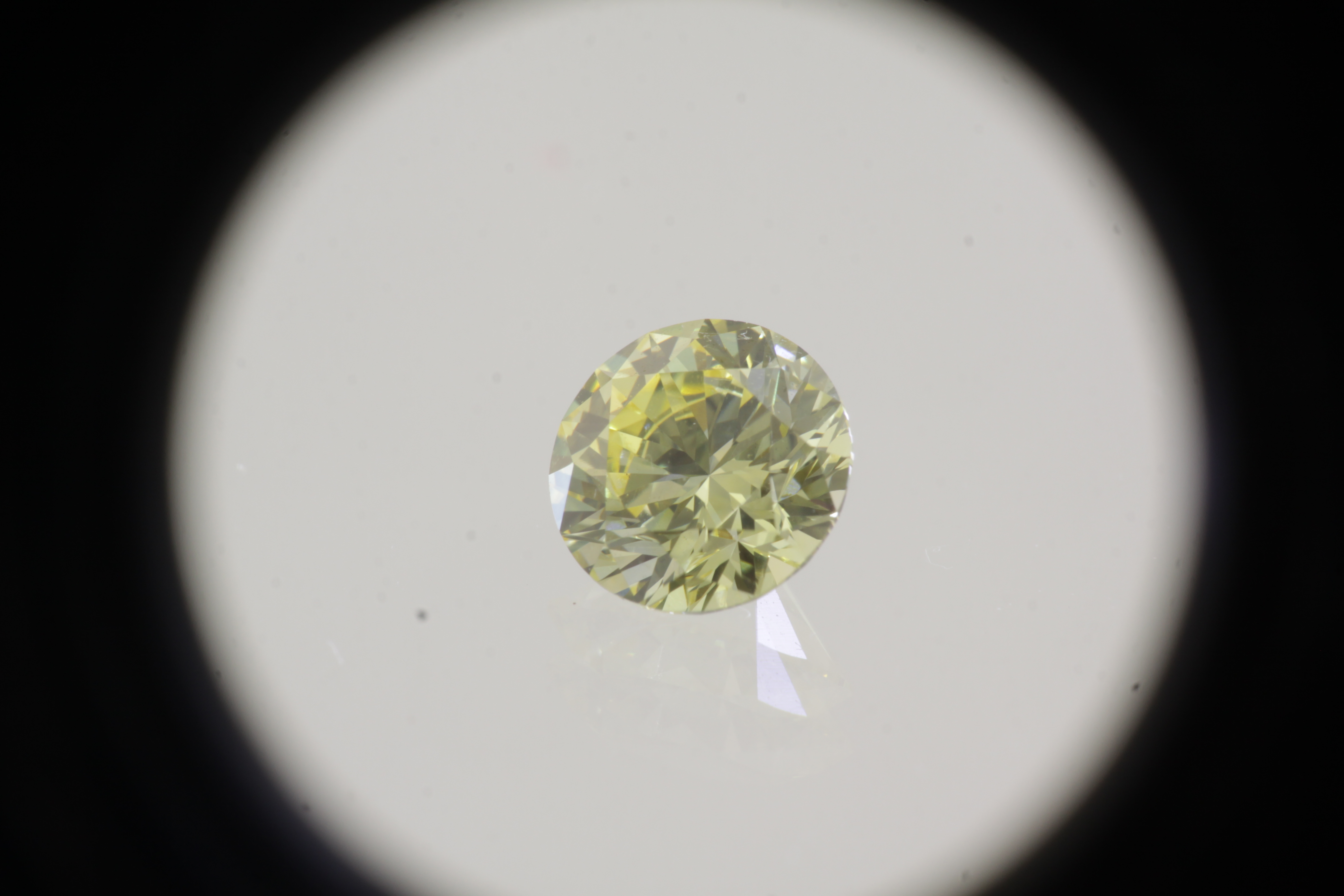 Labaratorinis Deimantas Vivid Yellow (0,52ct/VS2)