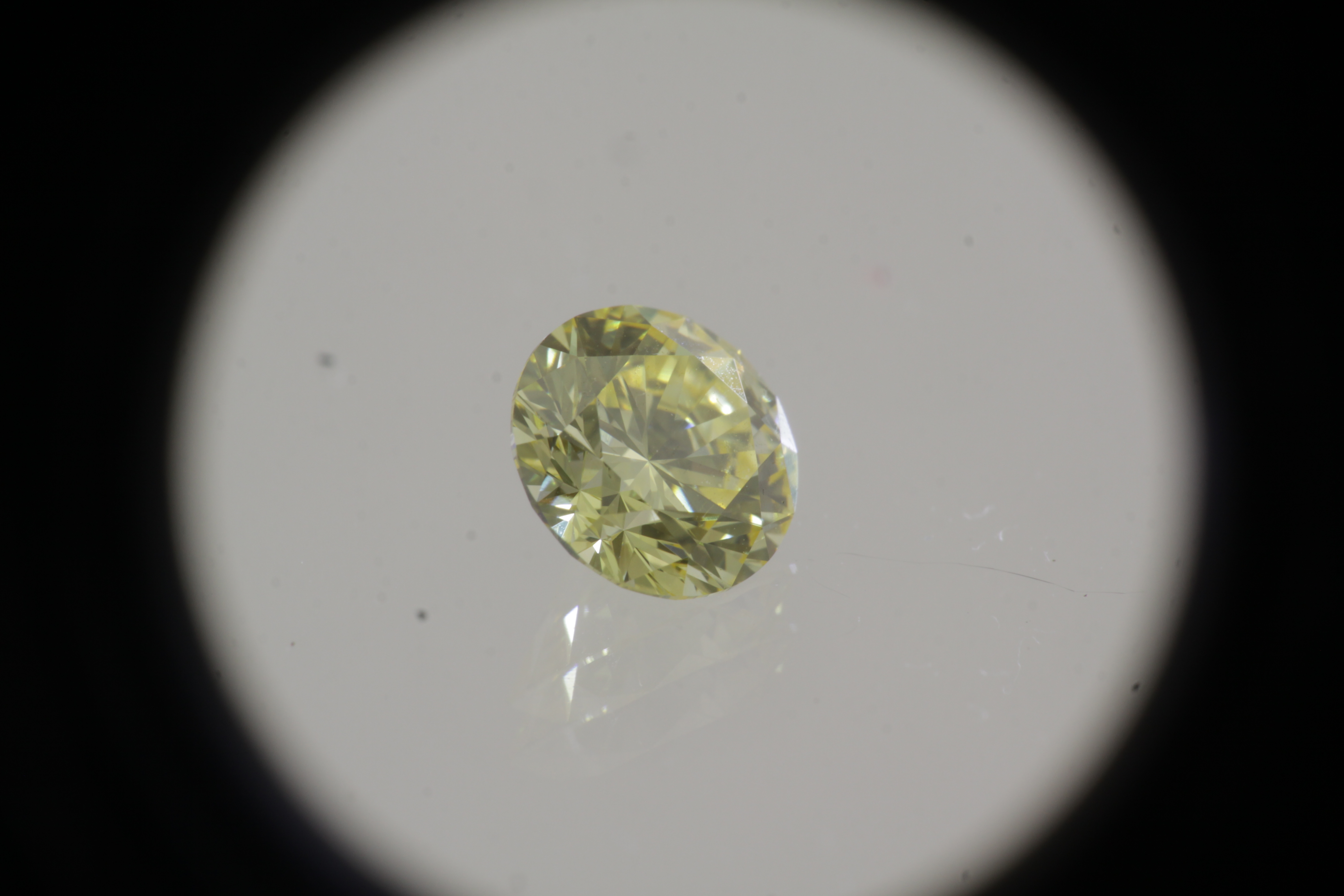 Labaratorinis Deimantas Vivid Yellow (0,52ct/VS2)