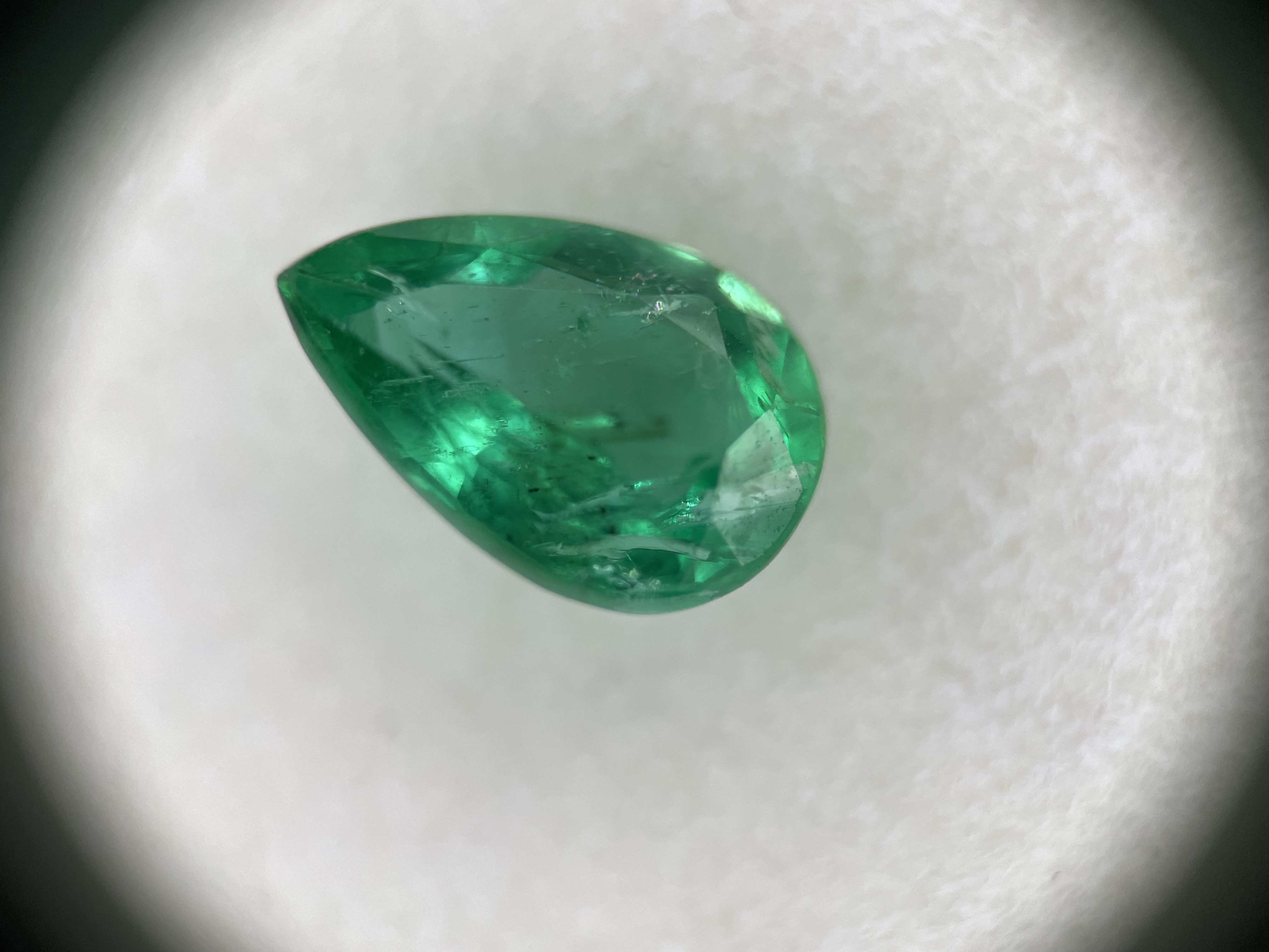 Lašo formos Smaragdas