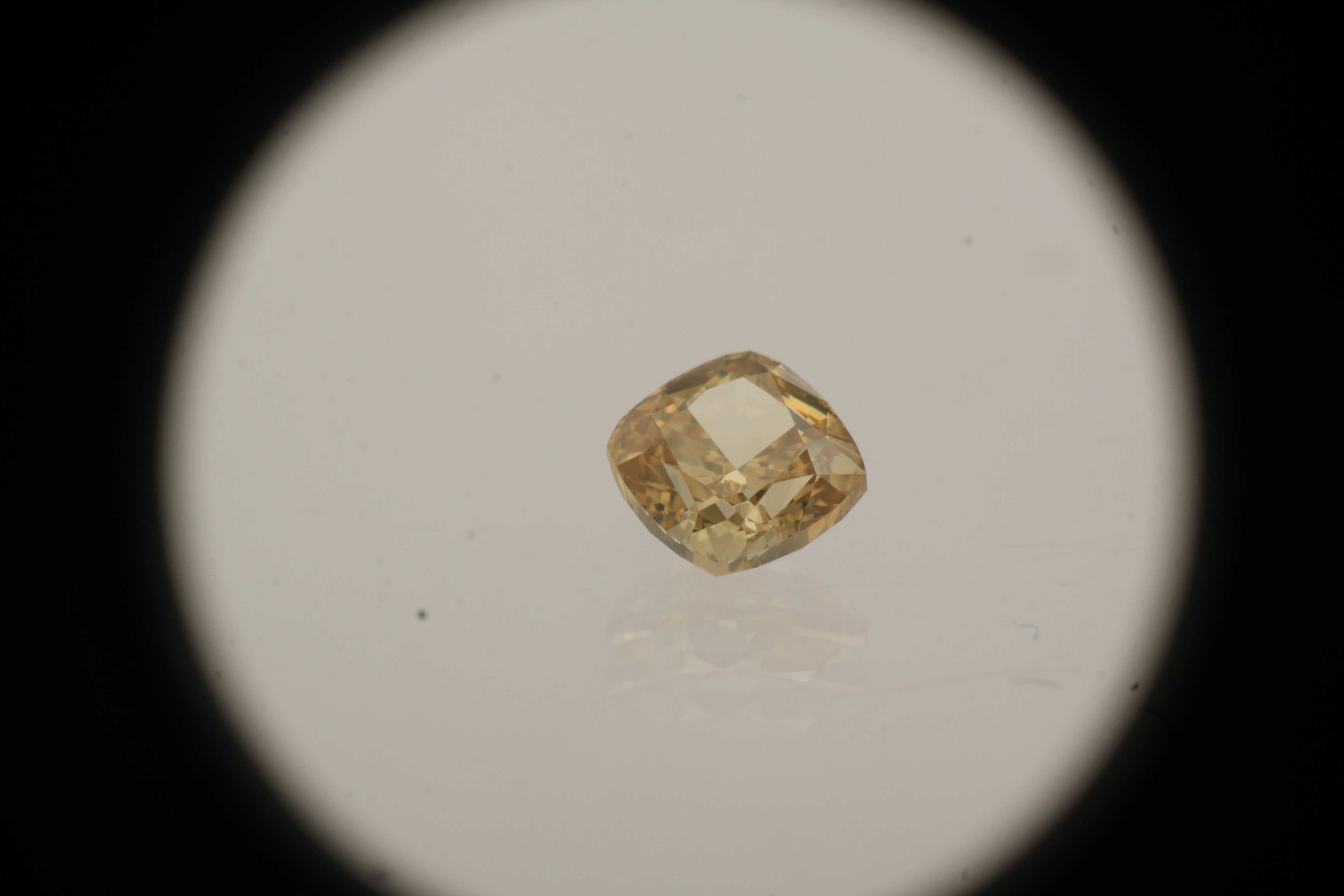 Pagalvėlės formos deimantas Fancy Dark Orange Brown, SI2