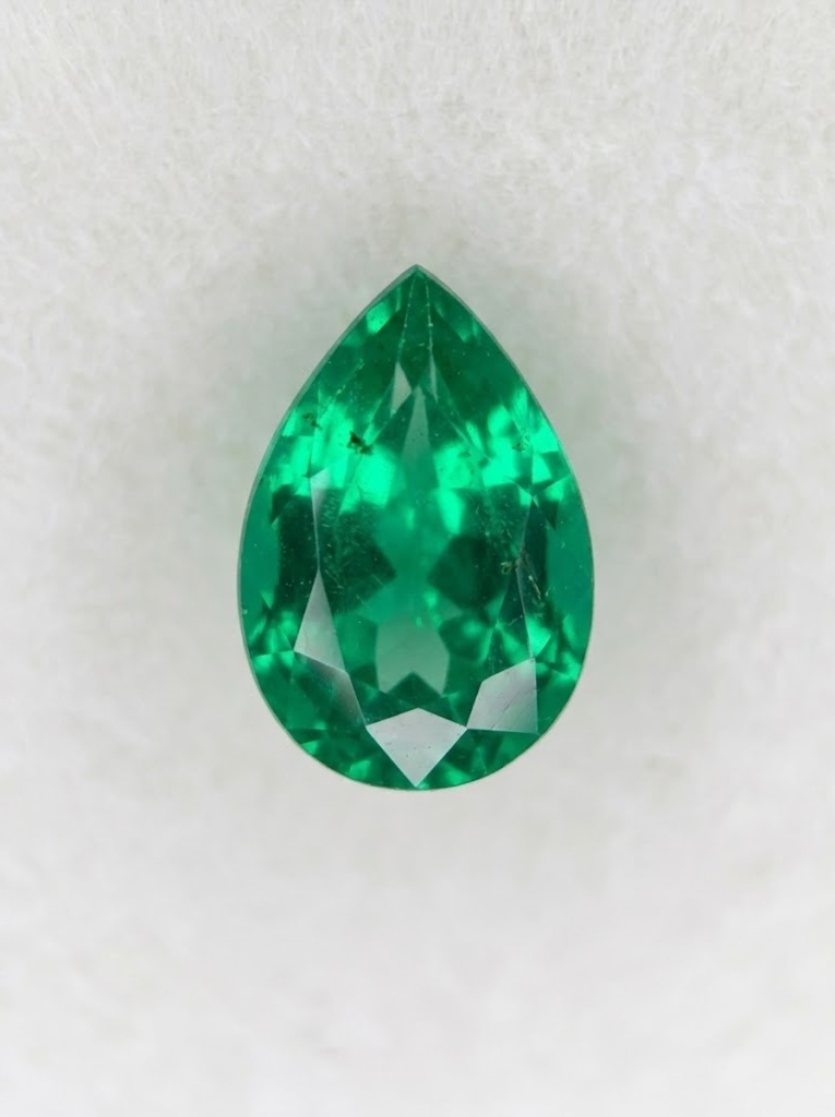 Lašo formos Smaragdas