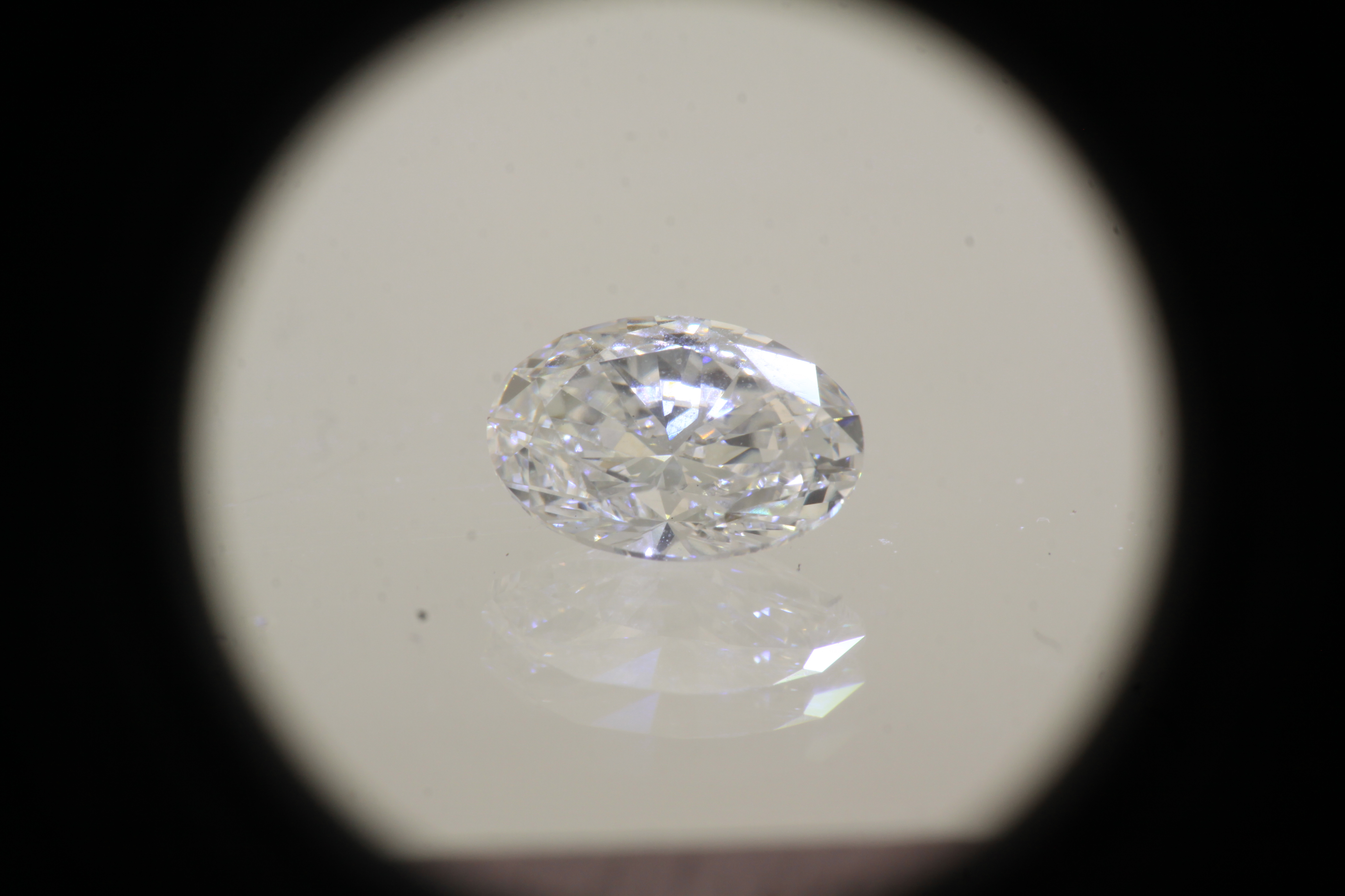 Ovalo formos labaratorinis deimantas E, VS2