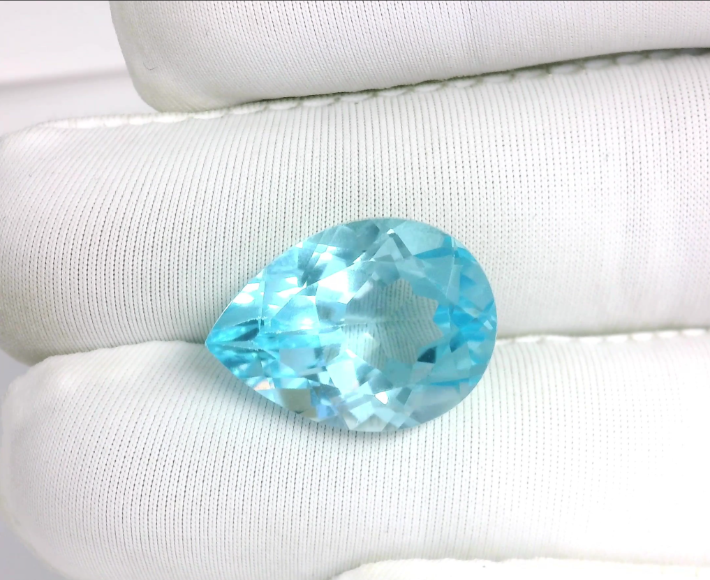 Lašo formos Topazas