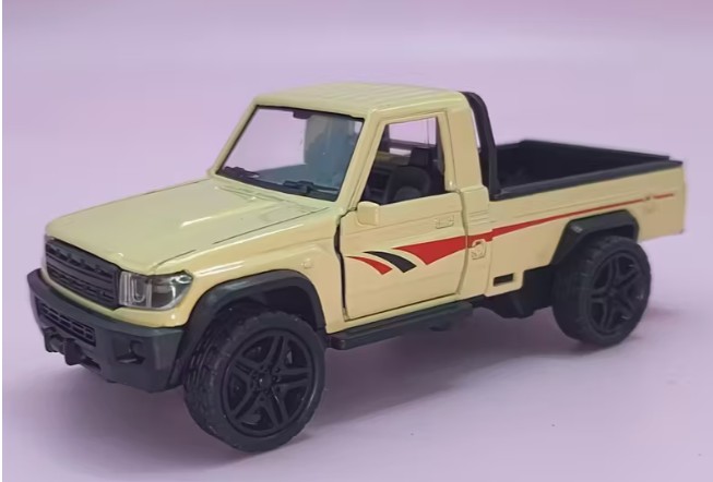 وصف سيارة لعبة عالي الجودة لاند روفر ديفندر 110 من بوراجو