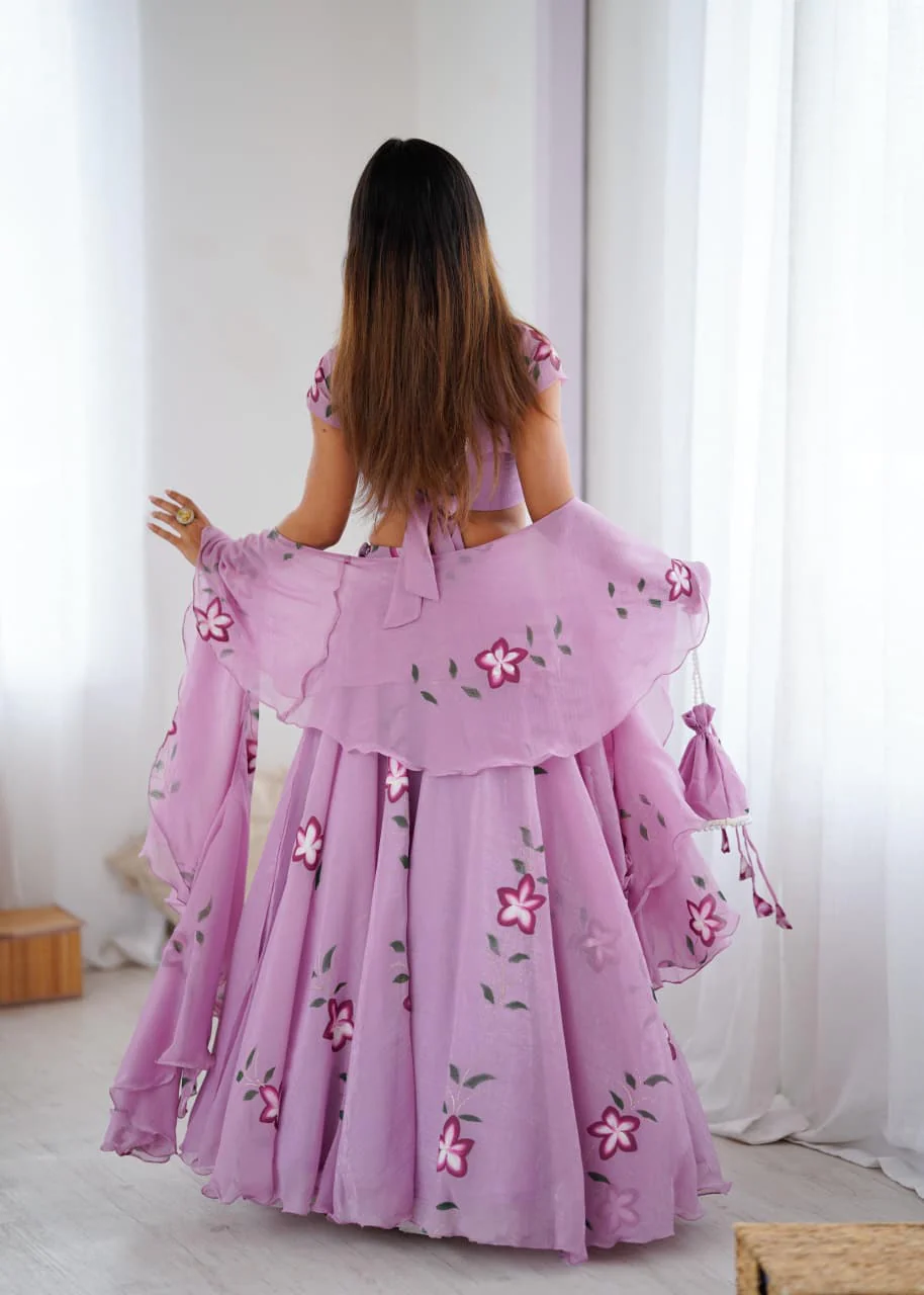 Flamingo blush in the shade lilac ensemble