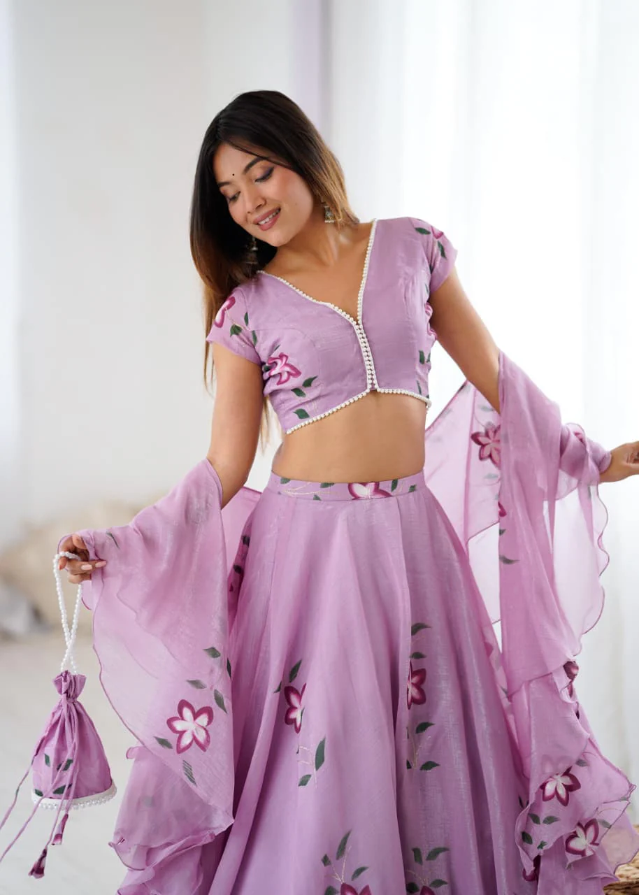 Flamingo blush in the shade lilac ensemble