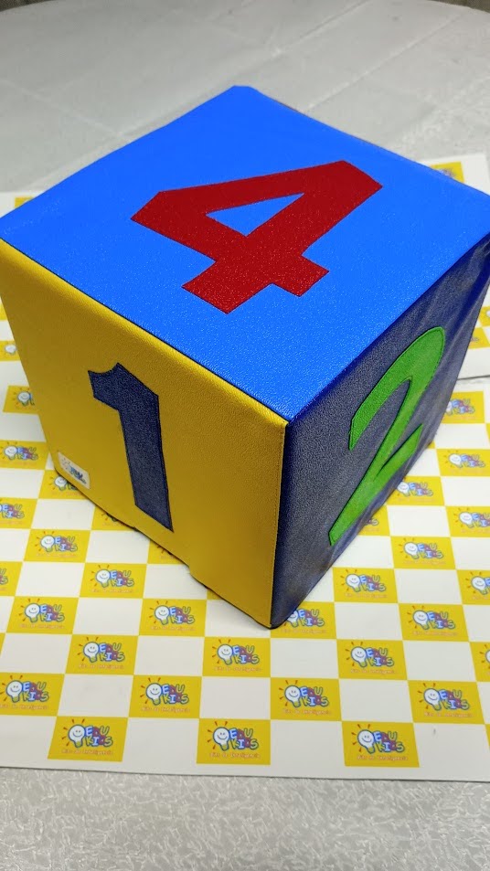 Cubo de números educativo