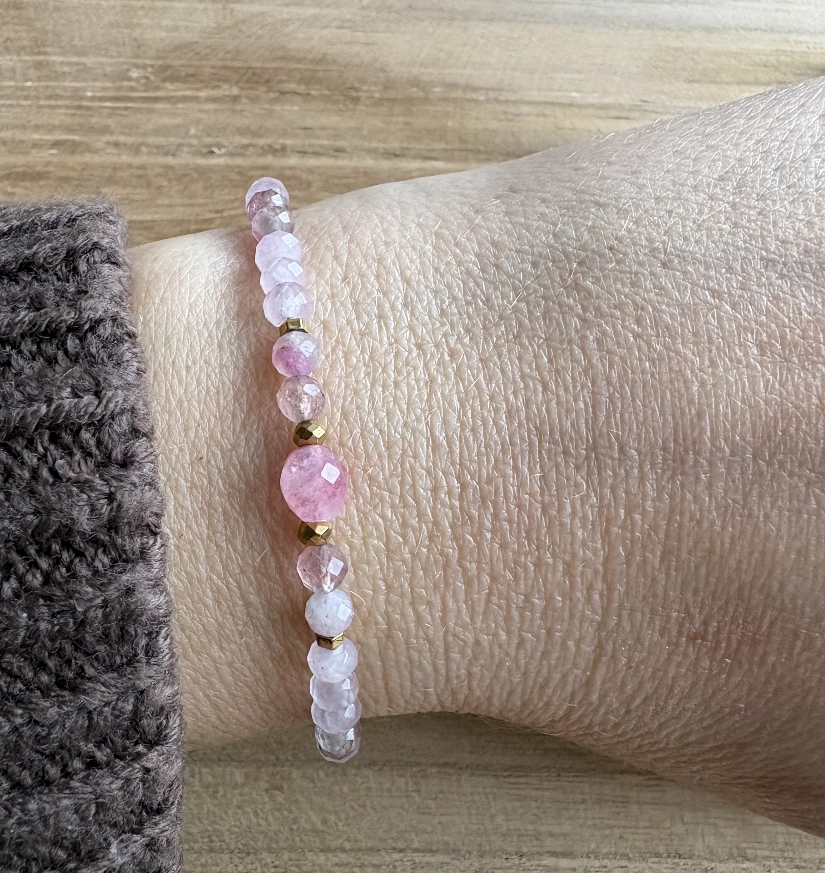 Bransoletka Soft Rose /kwarc różowy/truskawkowy/turmalin/hematyt