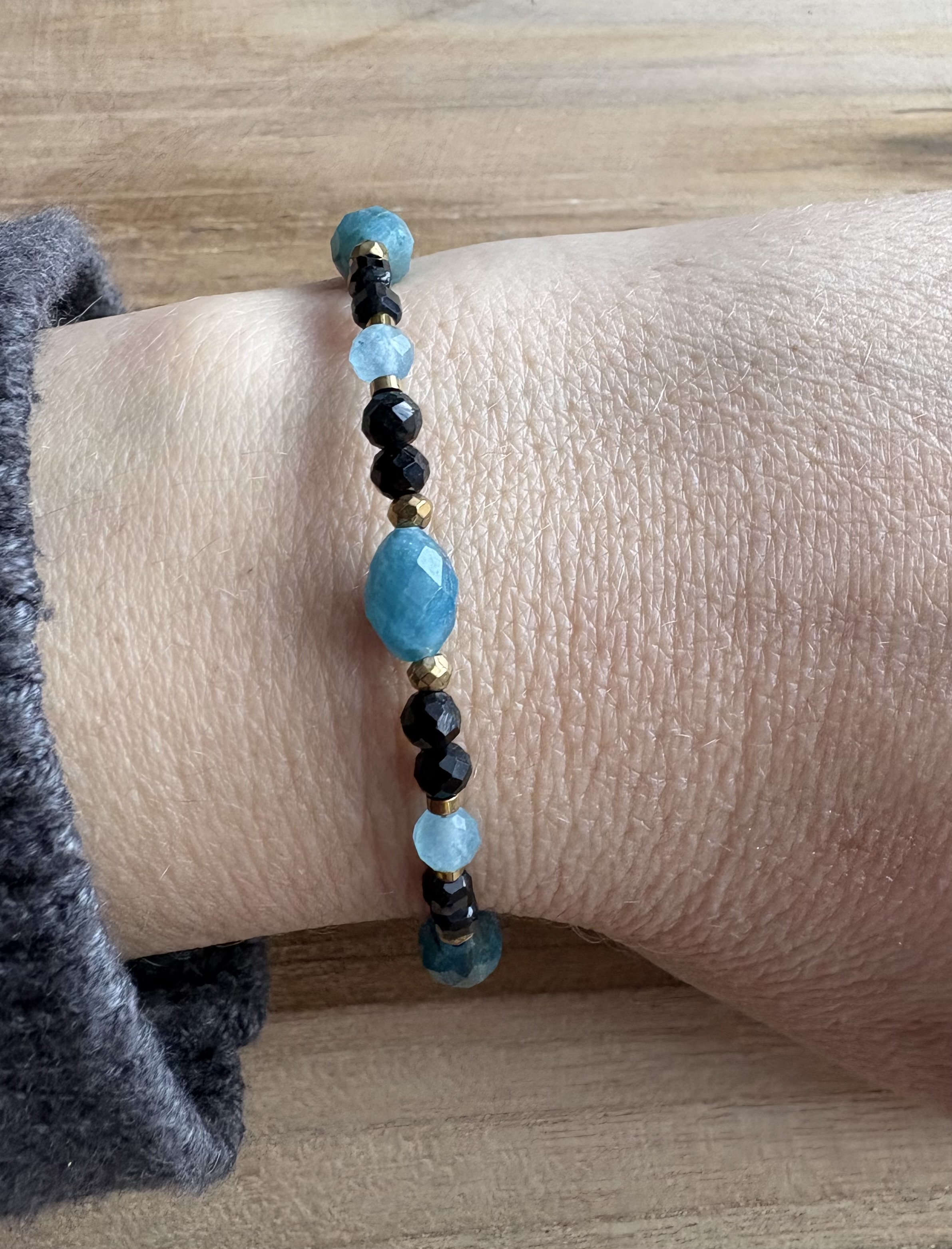 Bransoletka Ulijanka 2 apatyt/spinel/czarny turmalin/chalcedon/hematyt