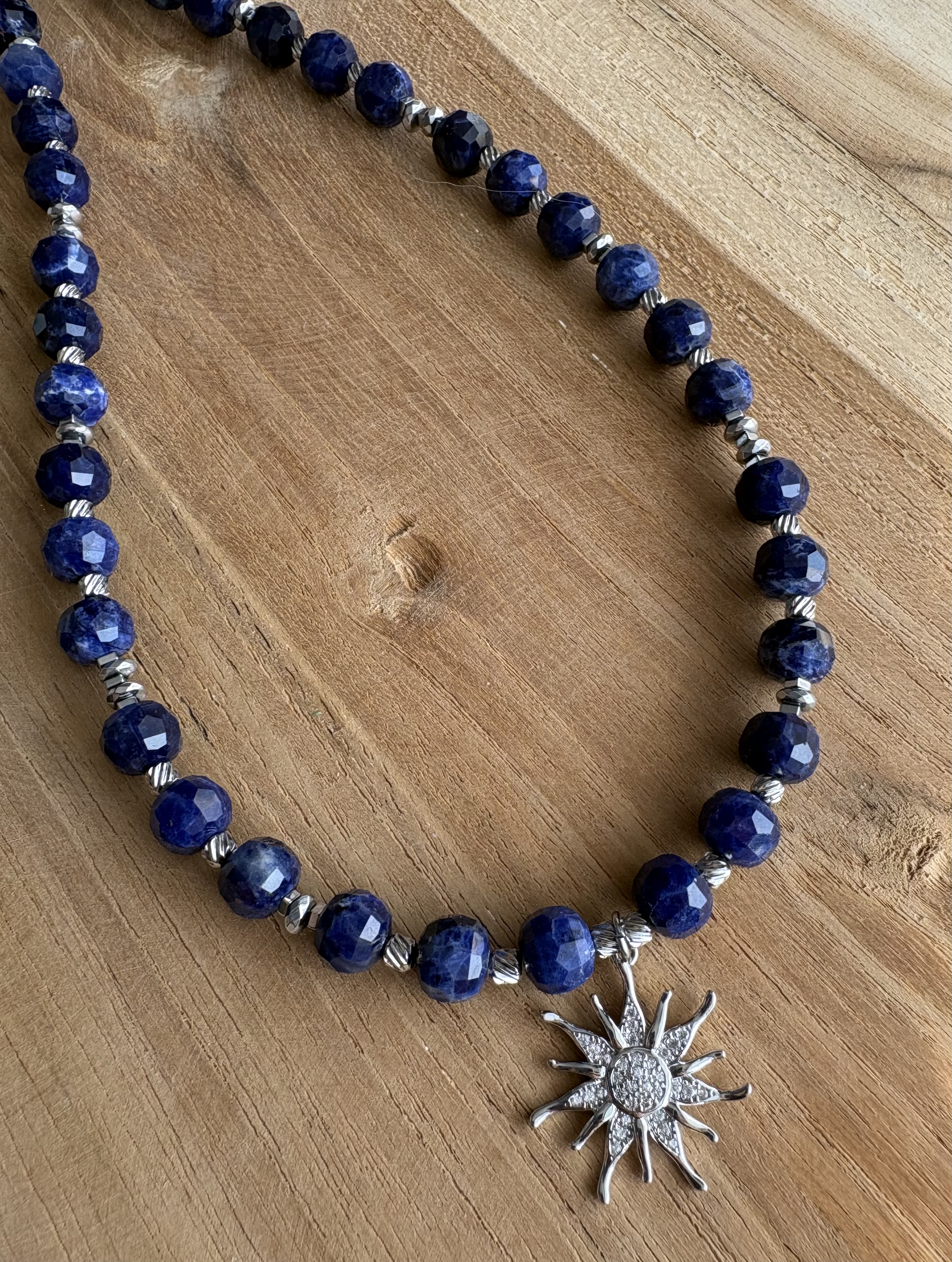 Deep Blue Sodalite Sun/sodalit/hematyt