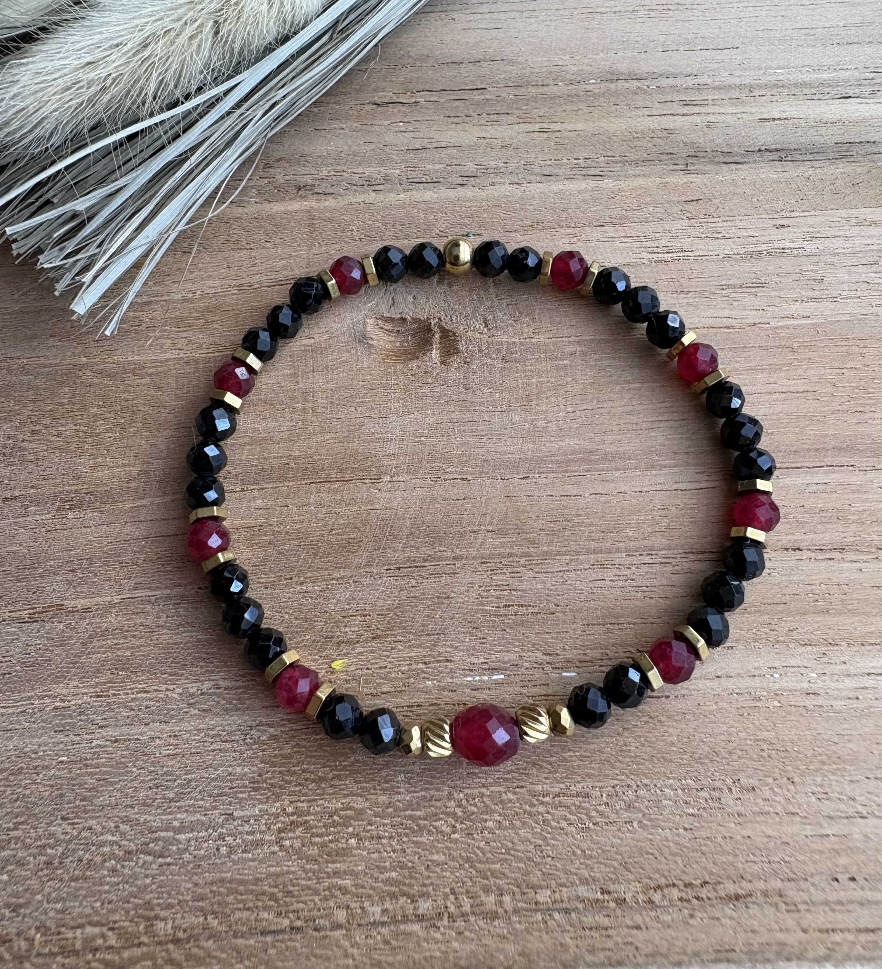 Bransoletka Ruby princess/ czarny turmalin/ jadeit rubinowy/ czerwony chalcedon/ hematyt złocony 