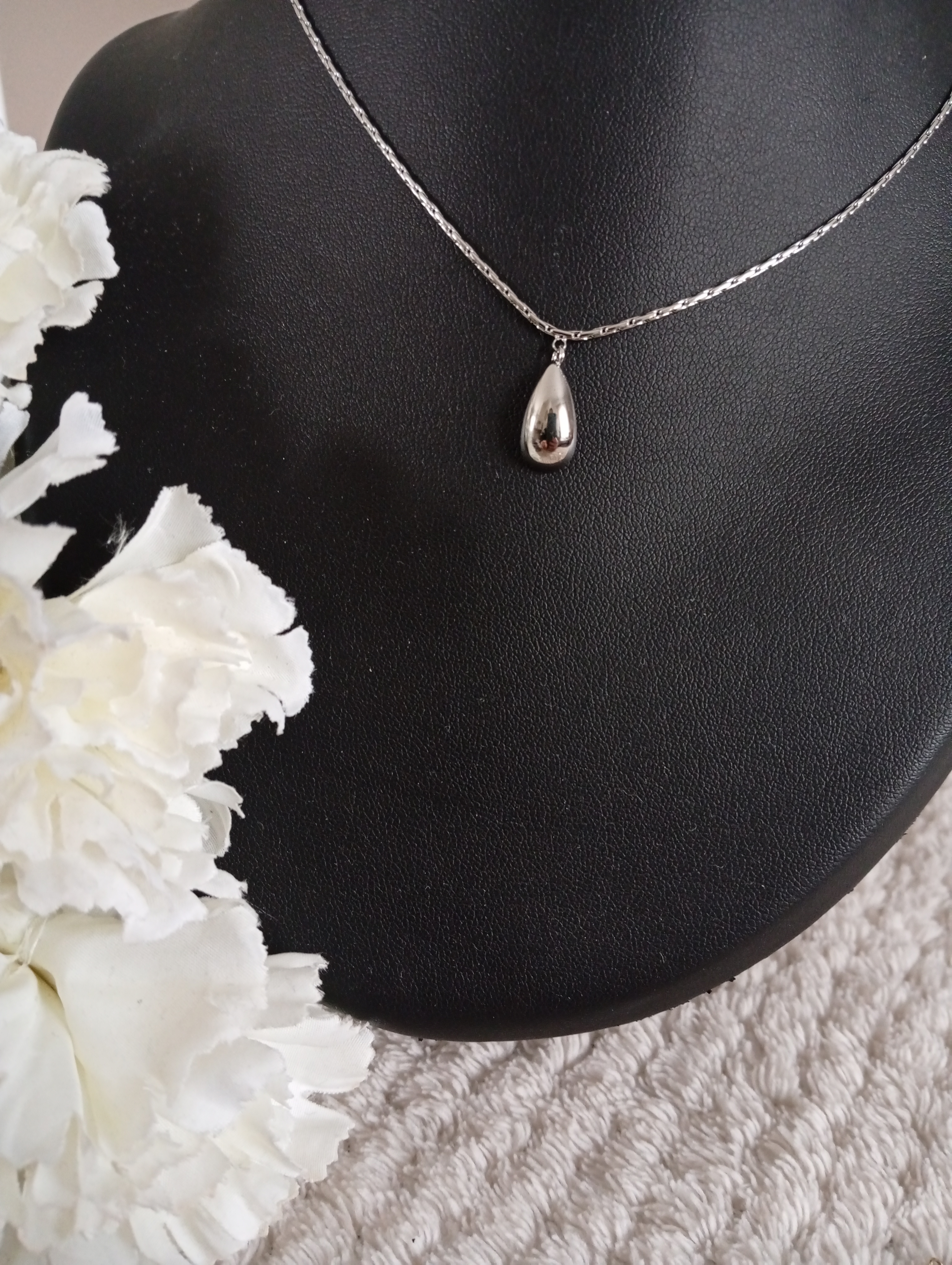 Collier pendentif goutte