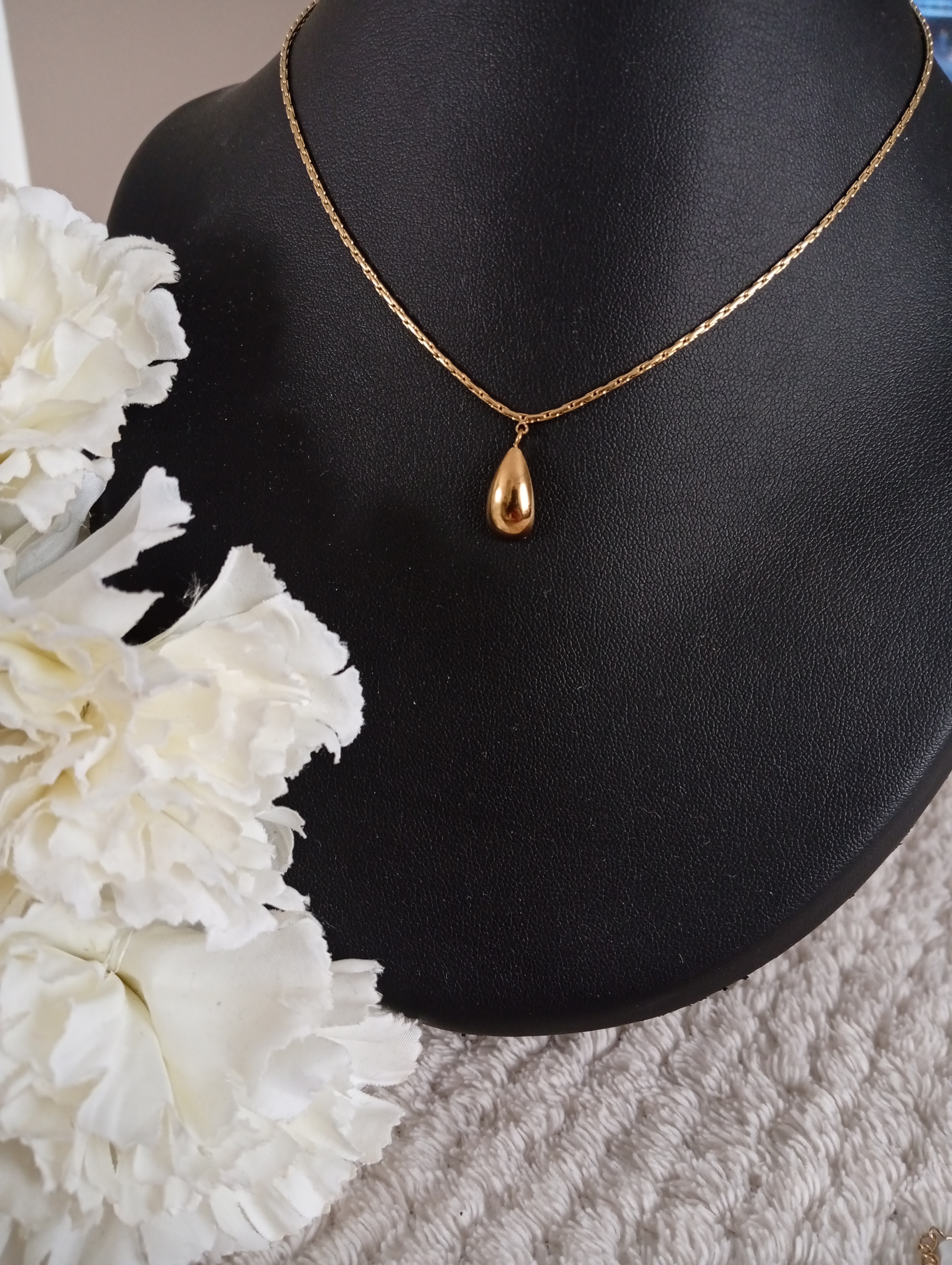 Collier pendentif goutte