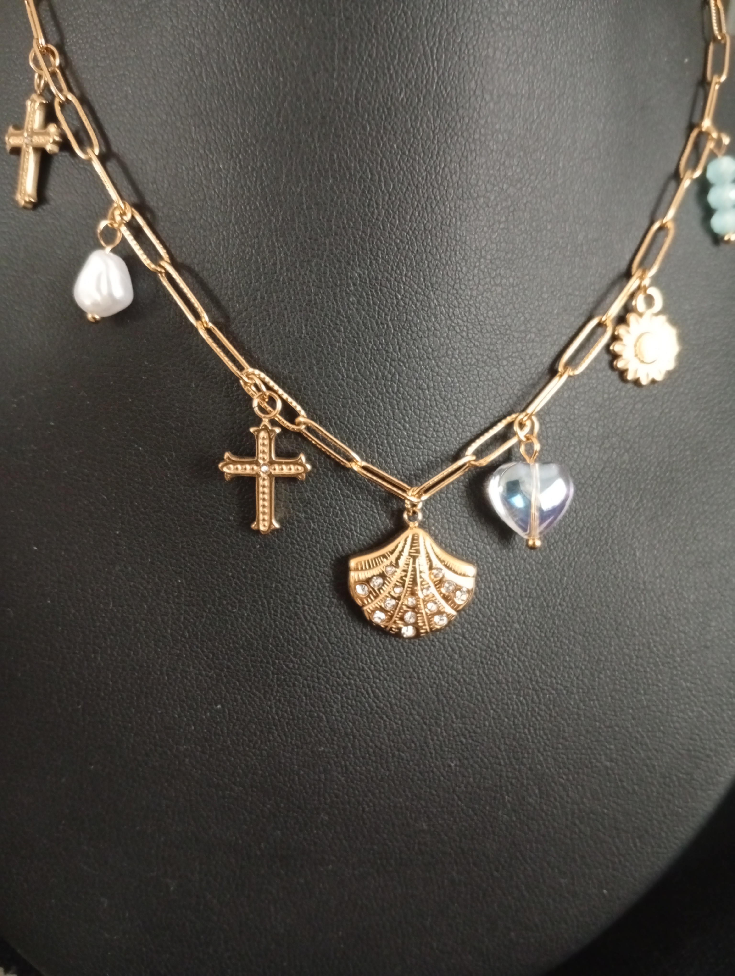 Collier multi charms coquillage et croix