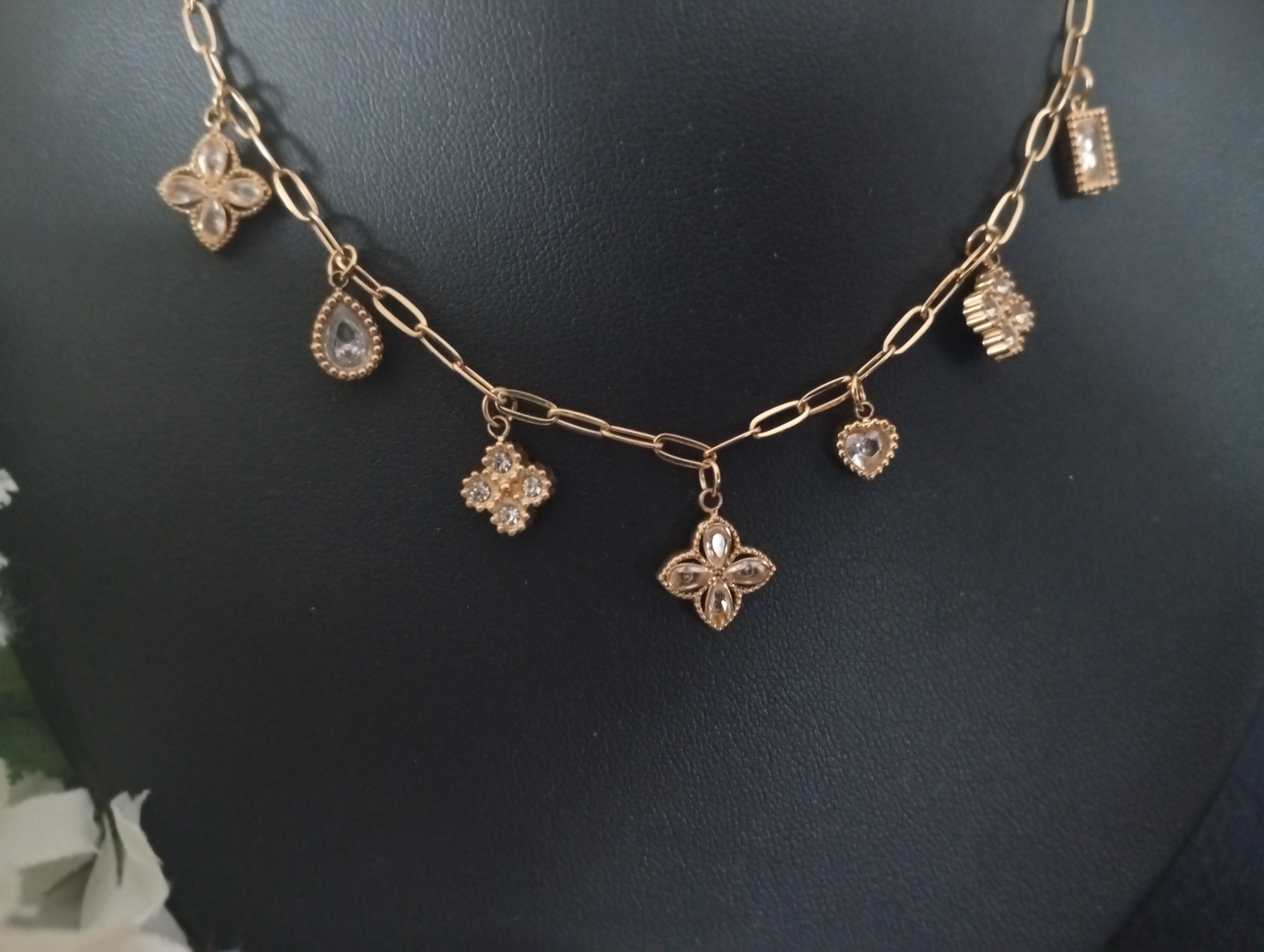Collier multi charms trèfles en strass