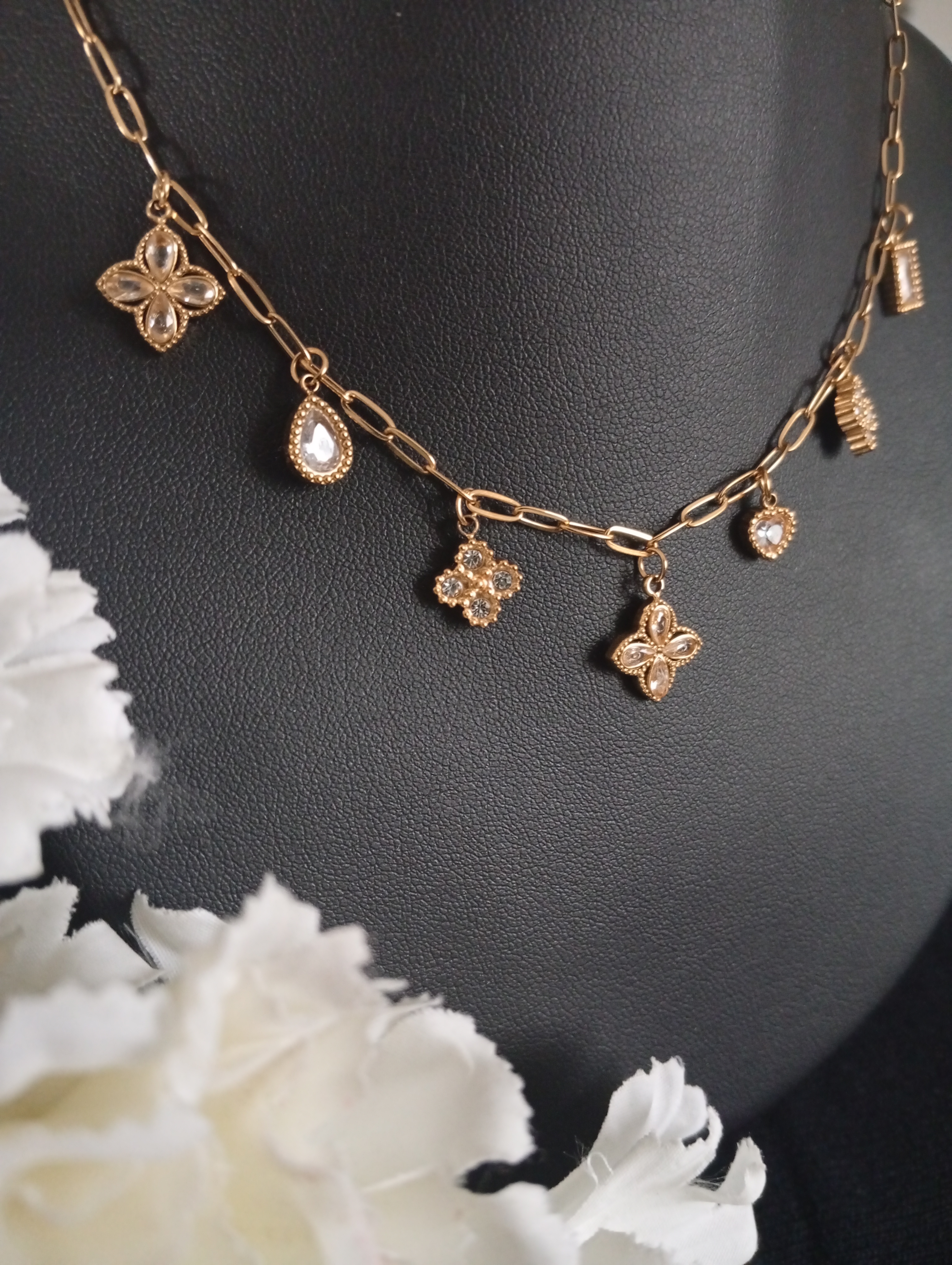 Collier multi charms trèfles en strass