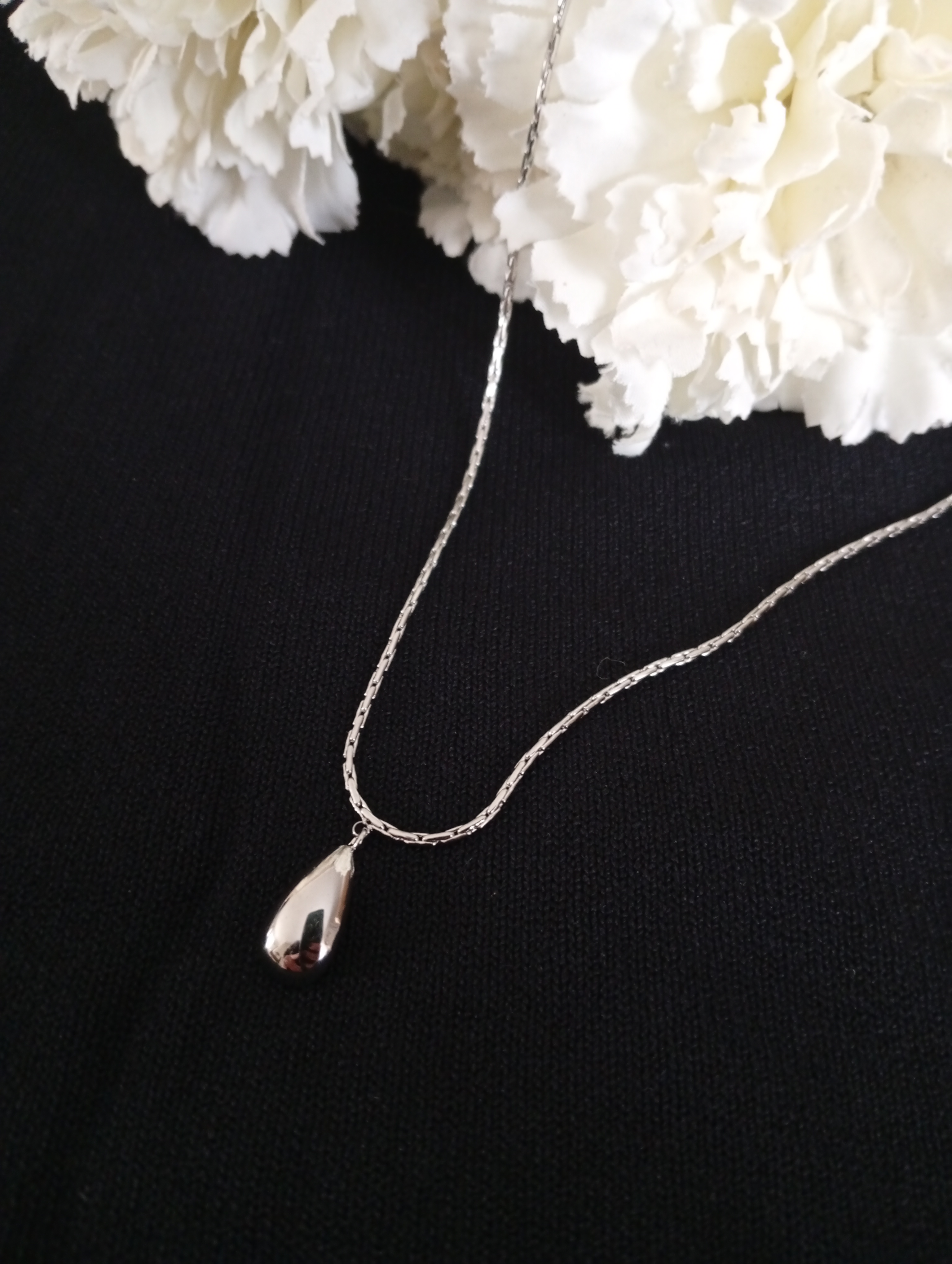 Collier pendentif goutte