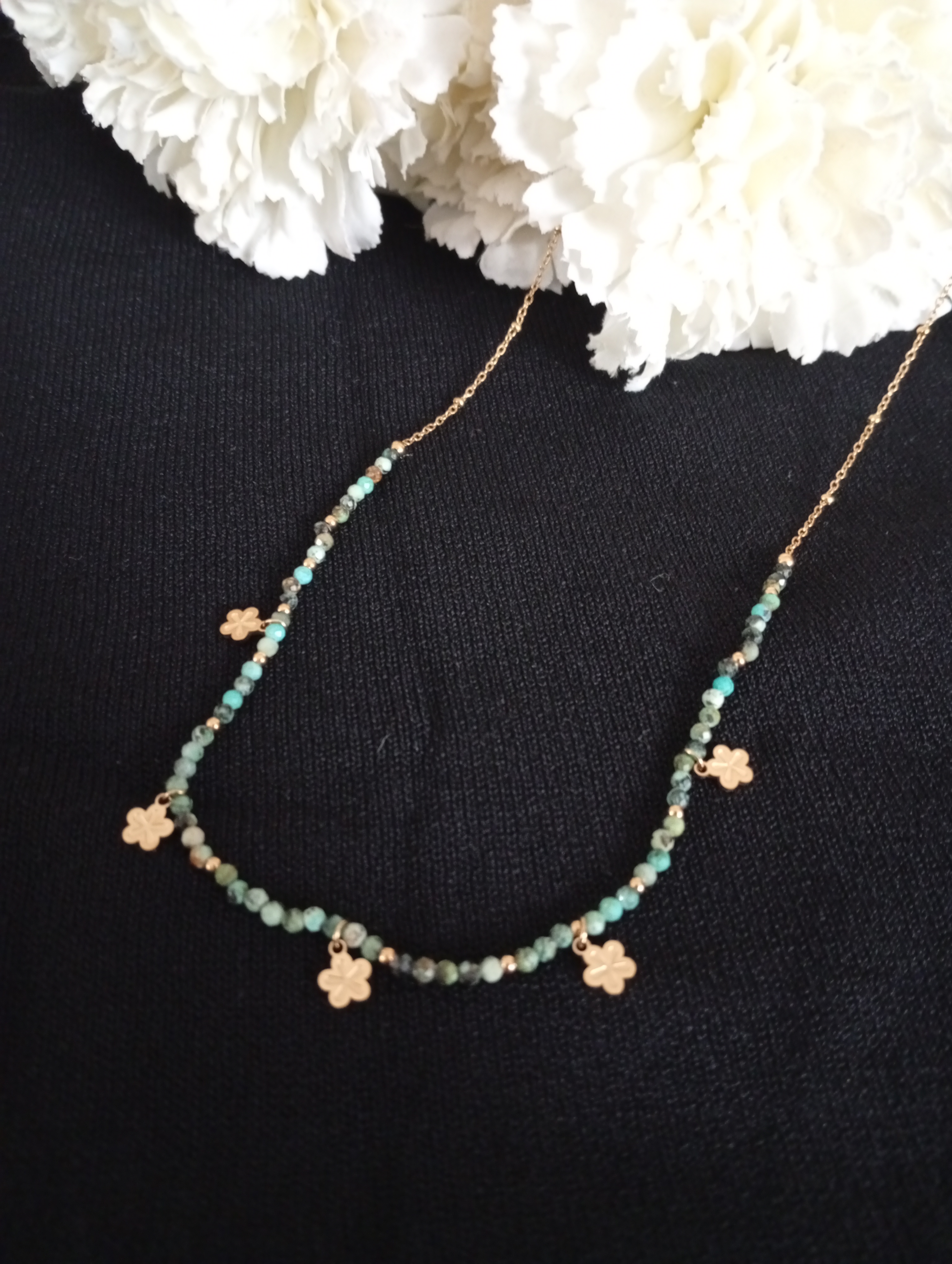 Collier pierre naturelle pampilles fleurs