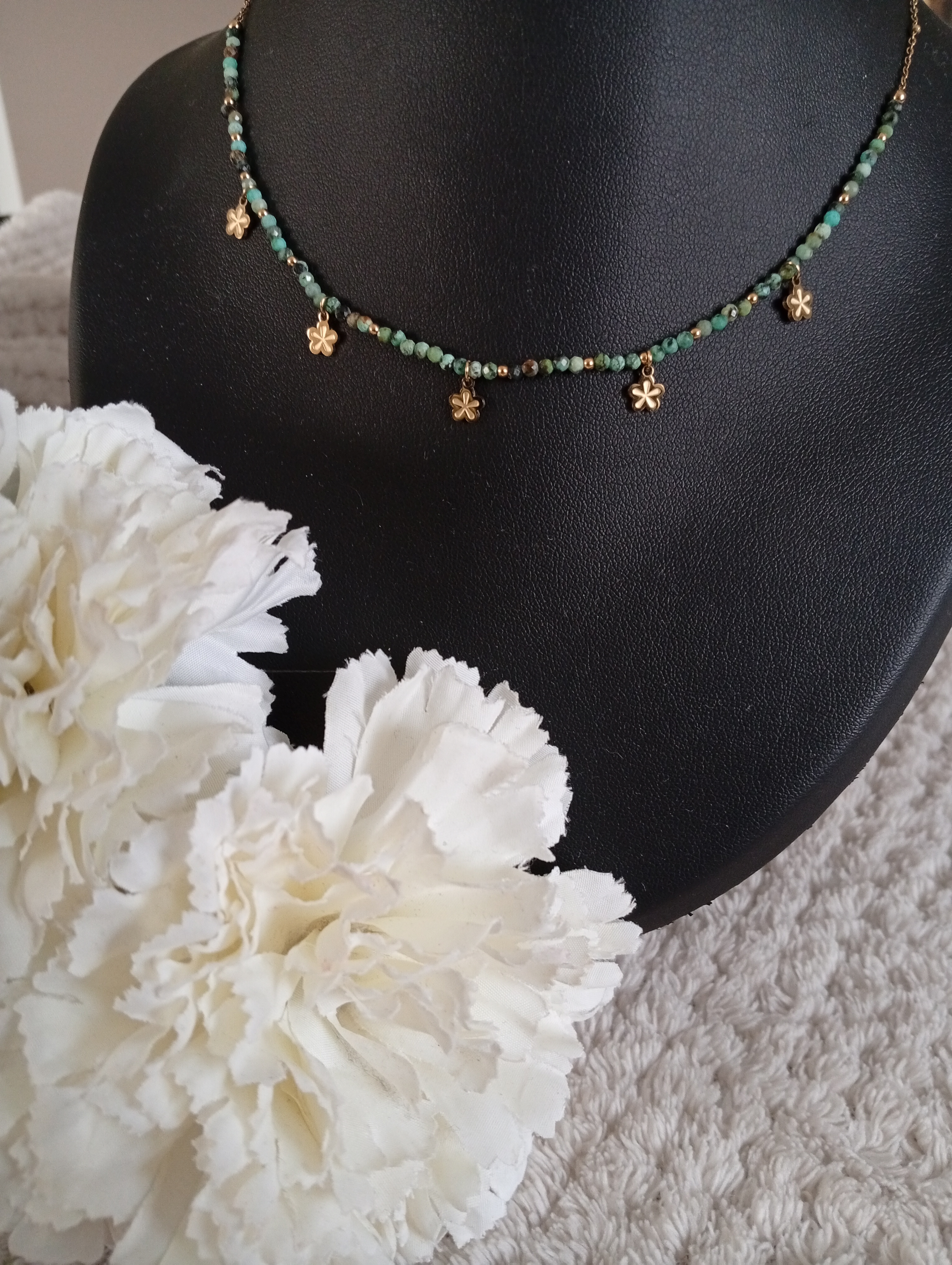 Collier pierre naturelle pampilles fleurs