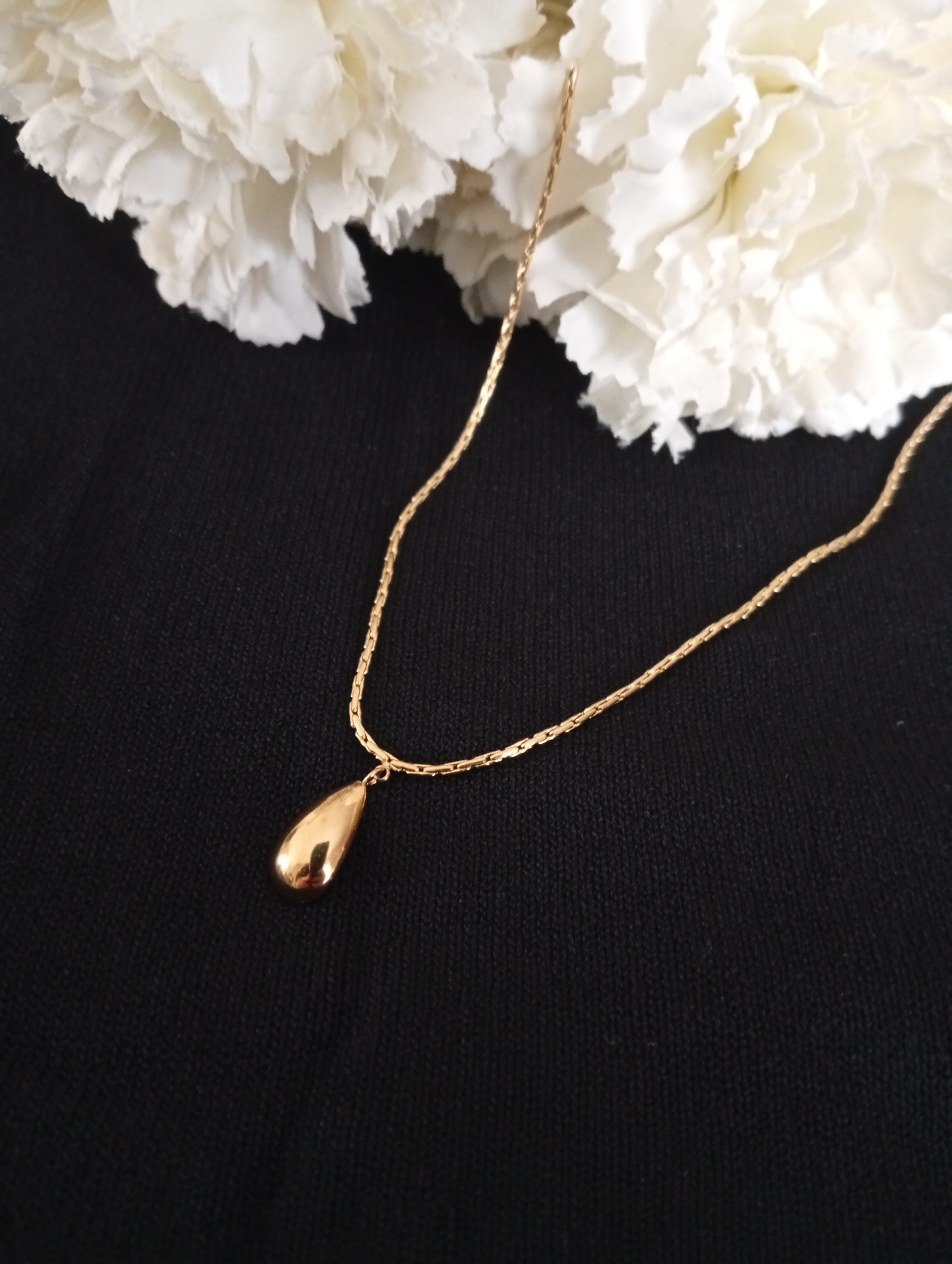 Collier pendentif goutte