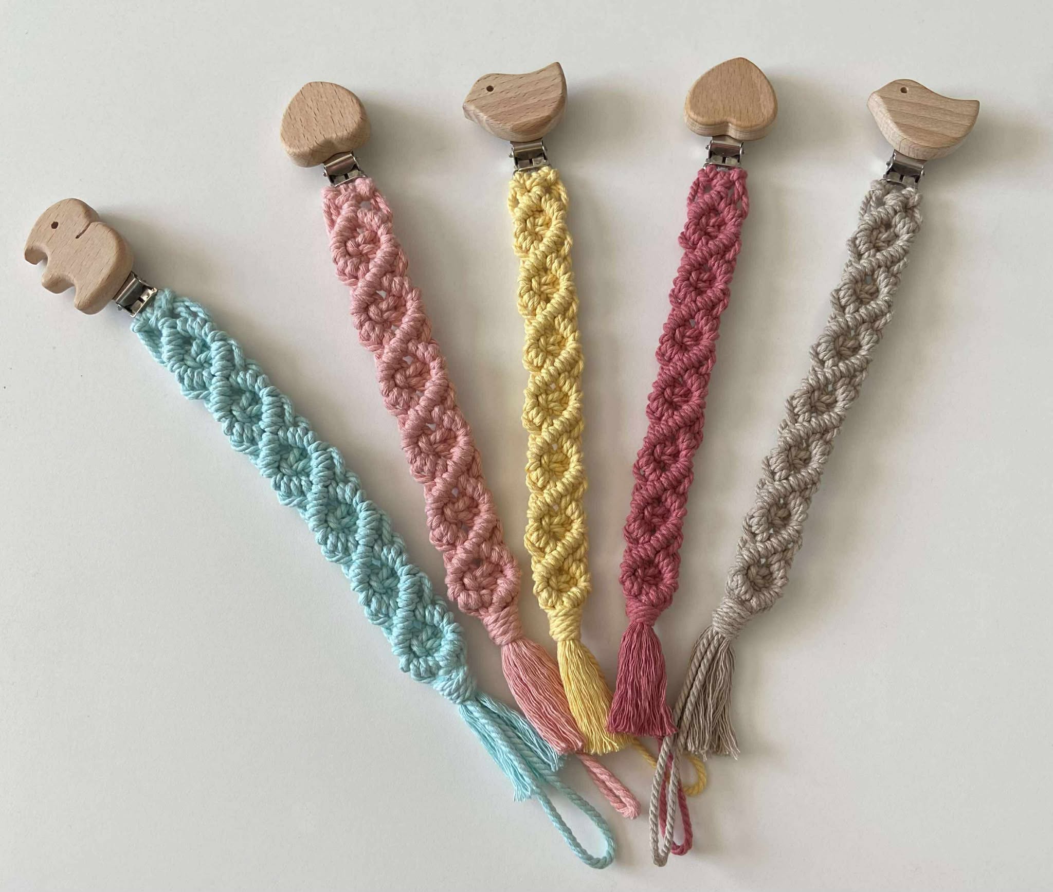 Attache tétine tressée