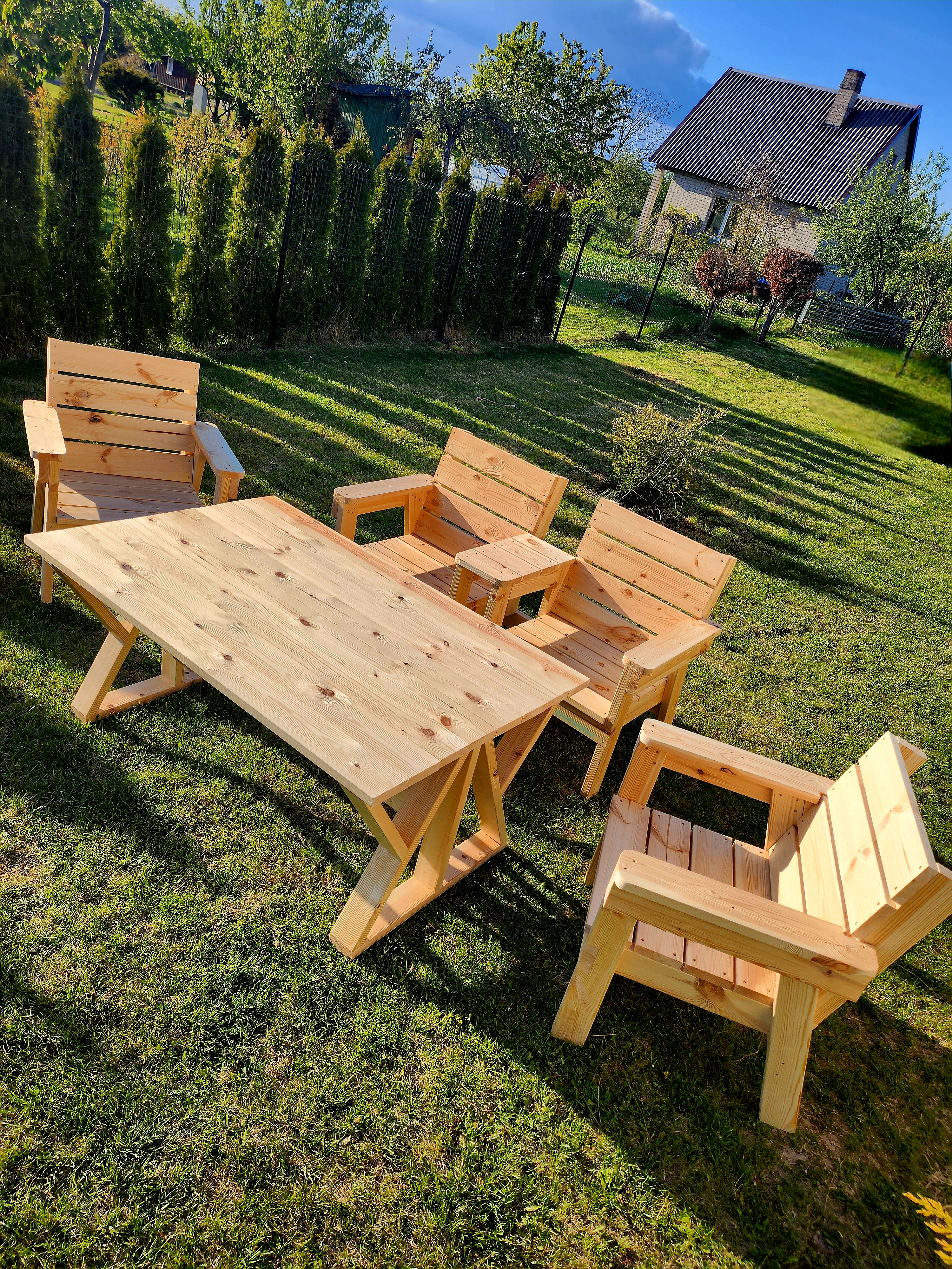 Medinis lauko baldų komplektas