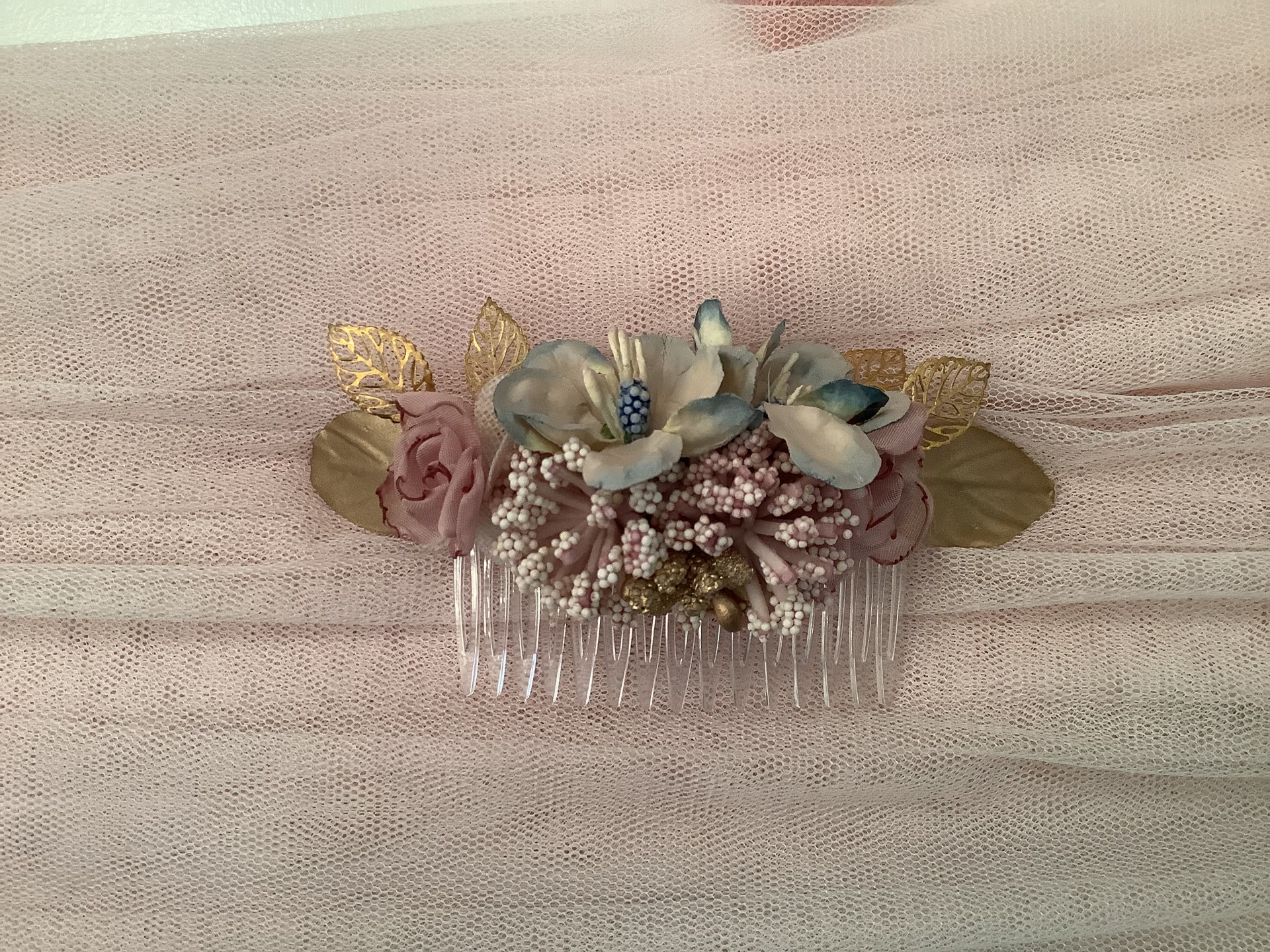 Tocado rosa y oro