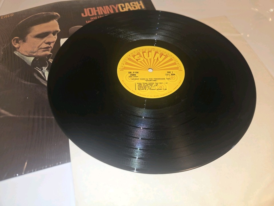 JOHNNY CASH,  "SHOW TIME", VINYL LP ALBUM, from 1969 on SUN RECORDS - EX