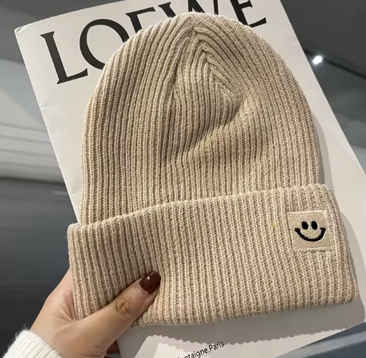 All-Season Cute Beanie for Autumn Winter Hot Fashion Black Knitted Cotton Skull Cap with Designer Logo-Wholesale