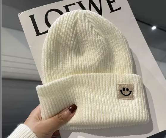 All-Season Cute Beanie for Autumn Winter Hot Fashion Black Knitted Cotton Skull Cap with Designer Logo-Wholesale