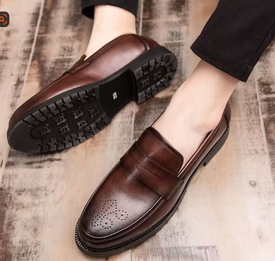  Men's Retro British Casual Dress Shoes Luxury Leather Design Oxford Outsole Button Breathable Flat Business Style