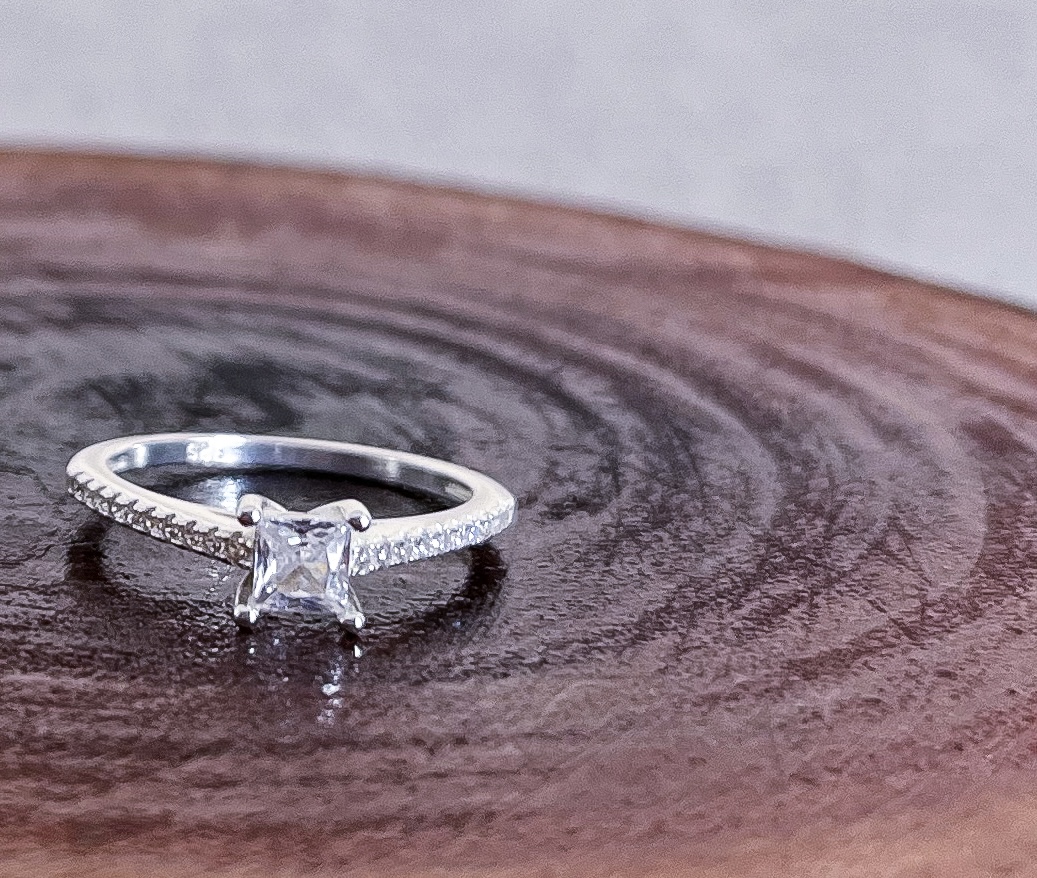Anel Solitário Princesa 