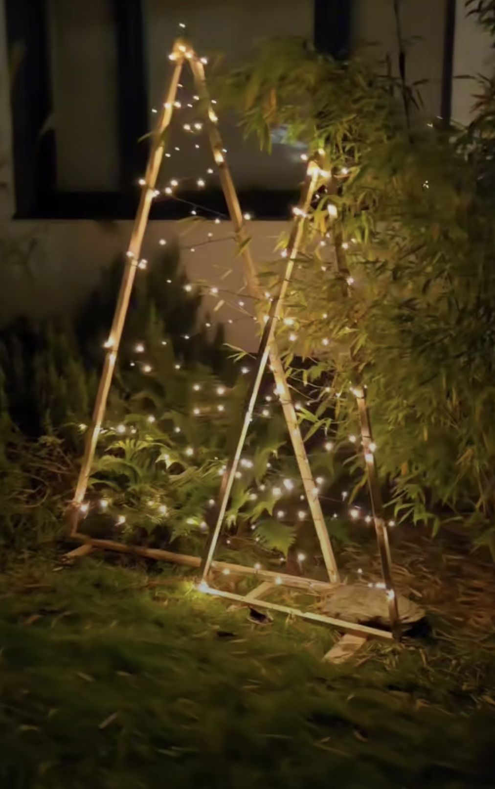 PAR DE ARBOL CON LUCES