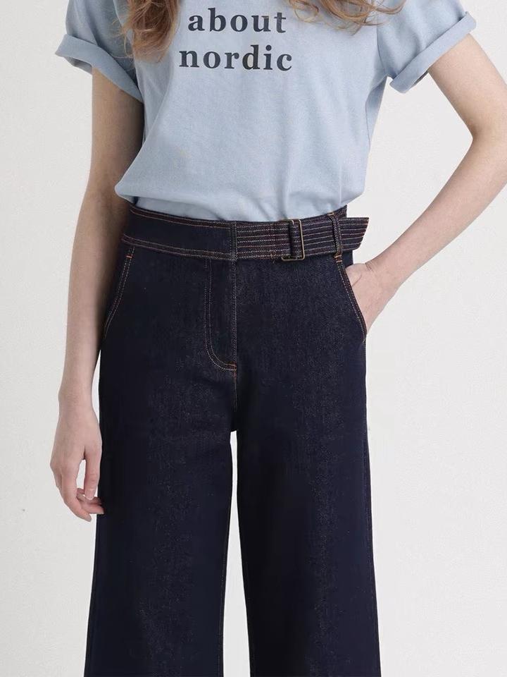  Women’s High-Waist Slight Flare Straight-Leg Jeans – Slim Fit Denim Pants