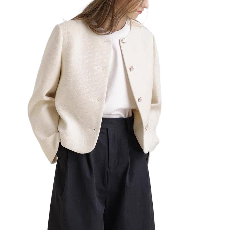 Women’s Minimalist Blazer with Heart-Shaped Buttons – Elegant Tailored Jacket