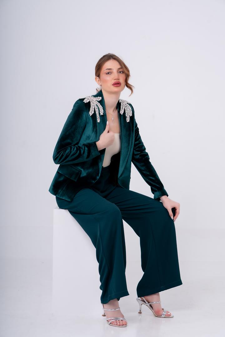 أن الأناقة الحقيقية لا تُصنع… بل تُكتشف.