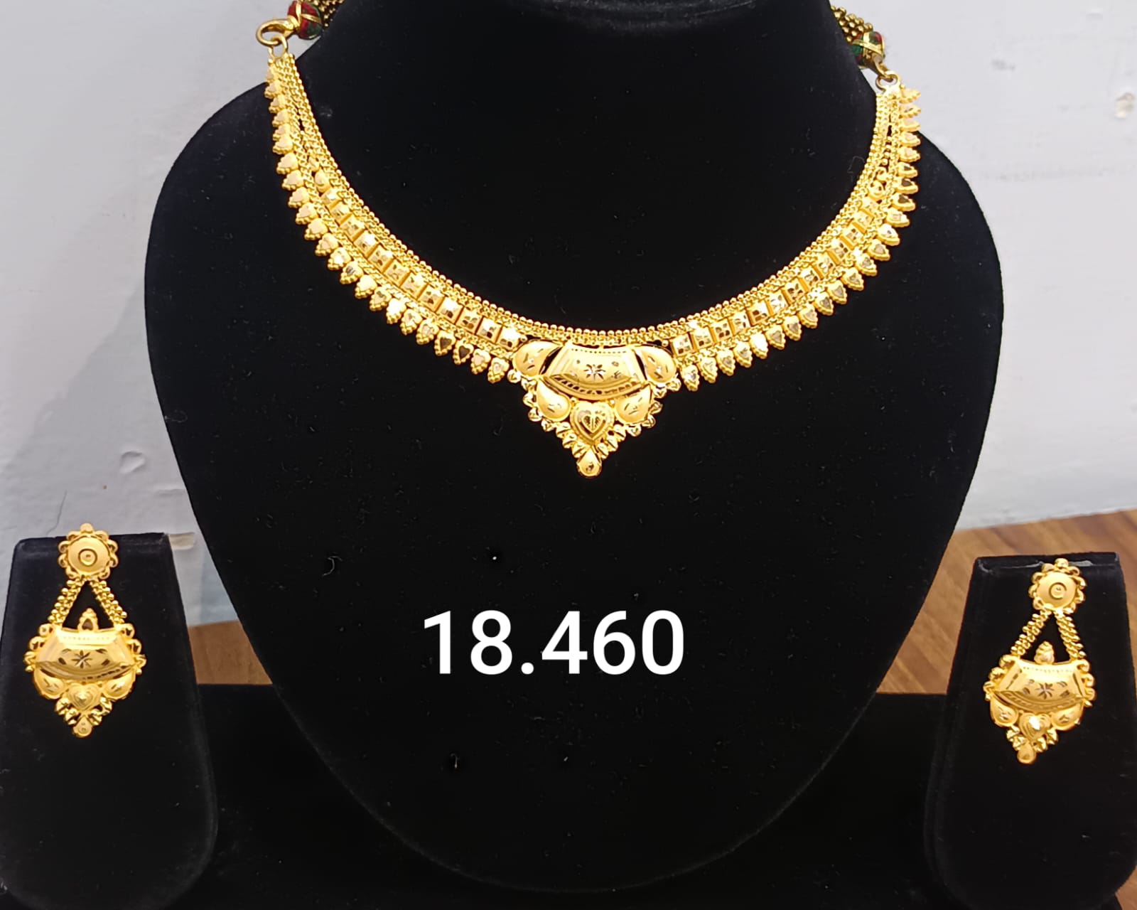 Traditional Gold Necklace Set